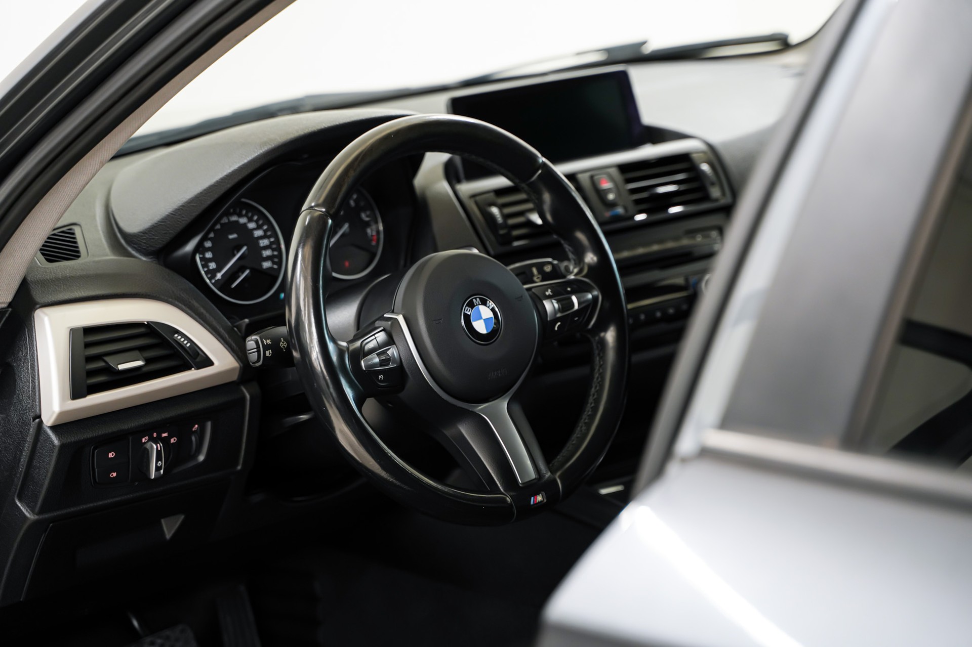 BMW 116i Urban Line Steptronic-image-8