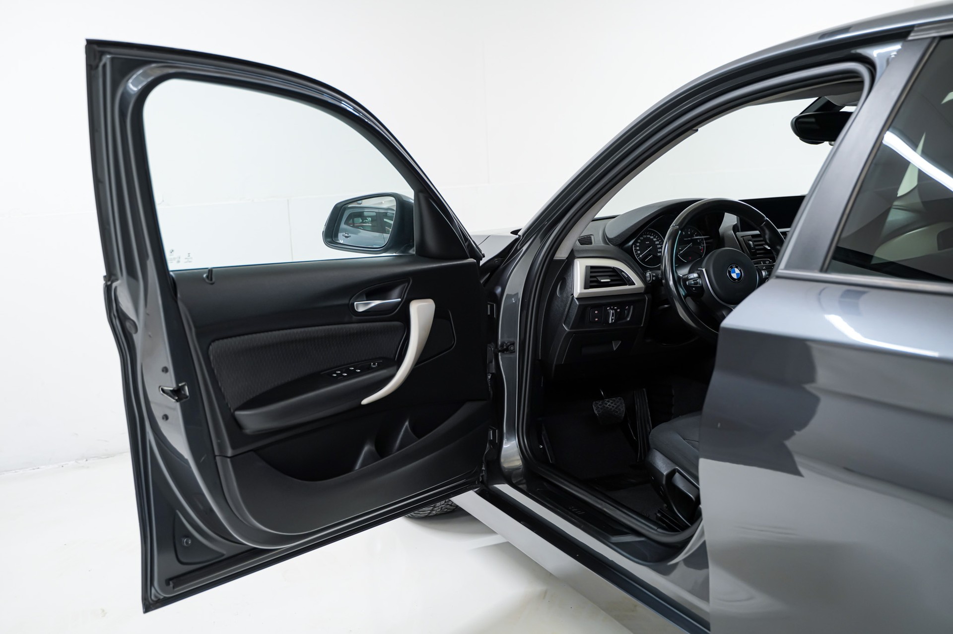 BMW 116i Urban Line Steptronic-image-7