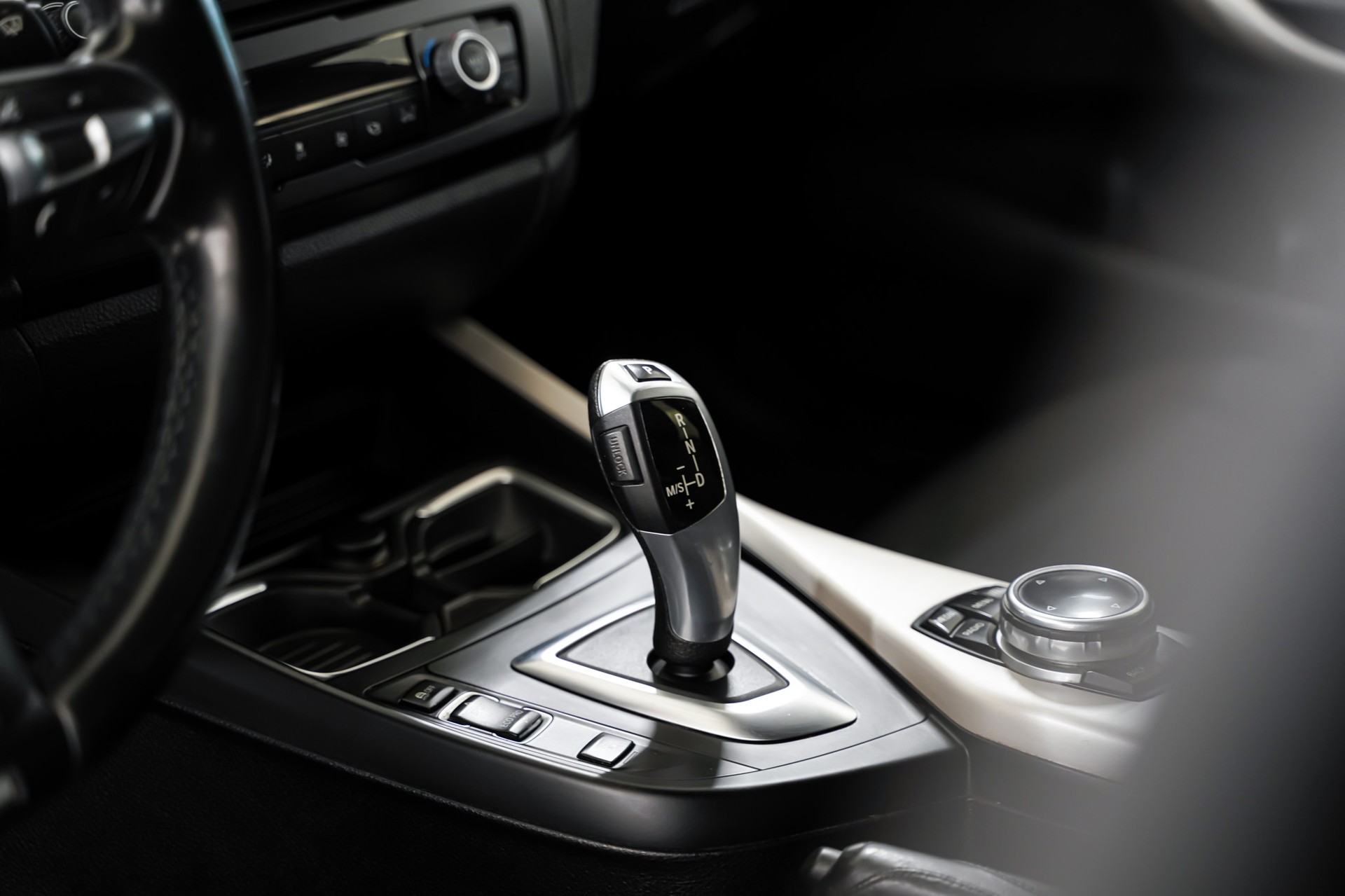 BMW 116i Urban Line Steptronic-image-10