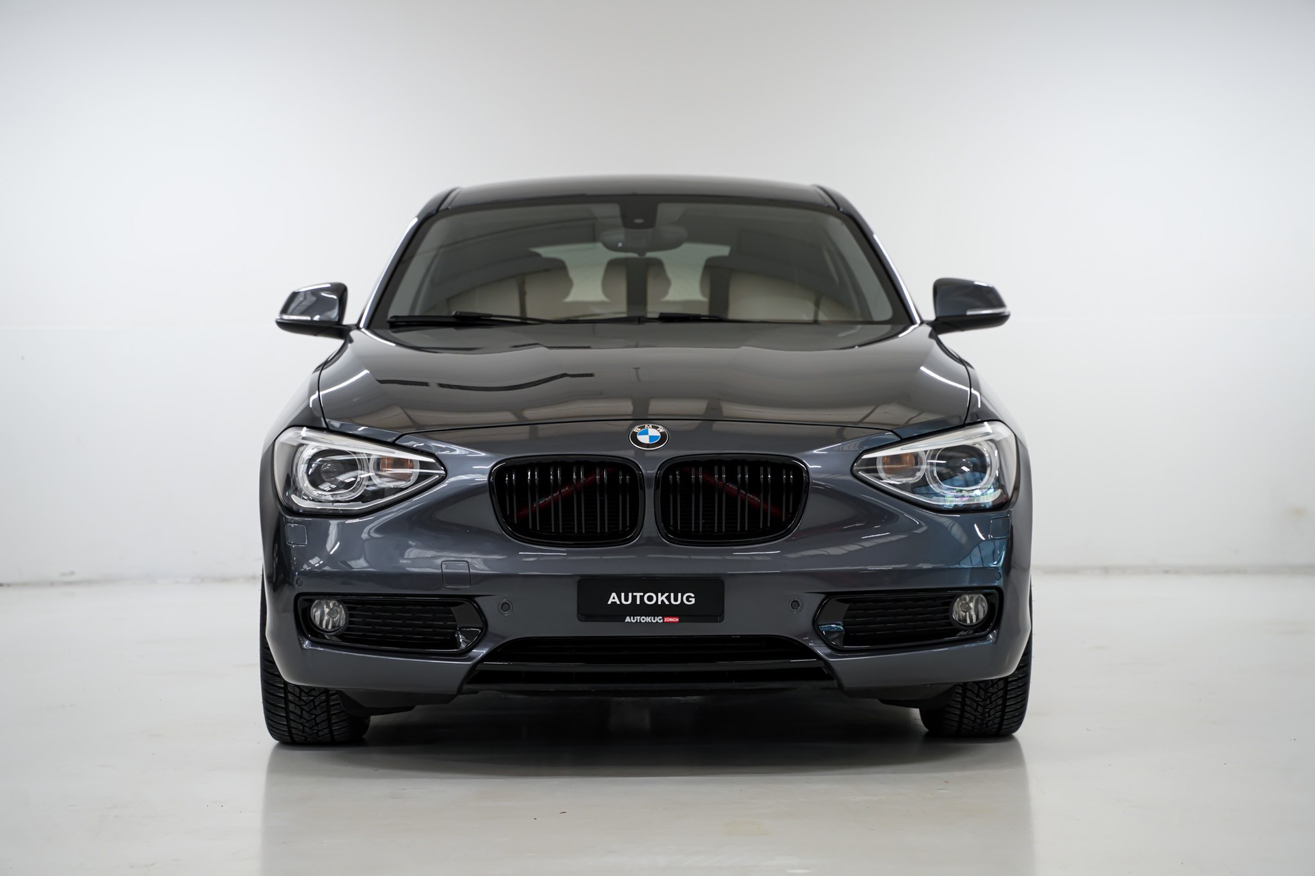 BMW 116i Urban Line Steptronic-showroom-element-1