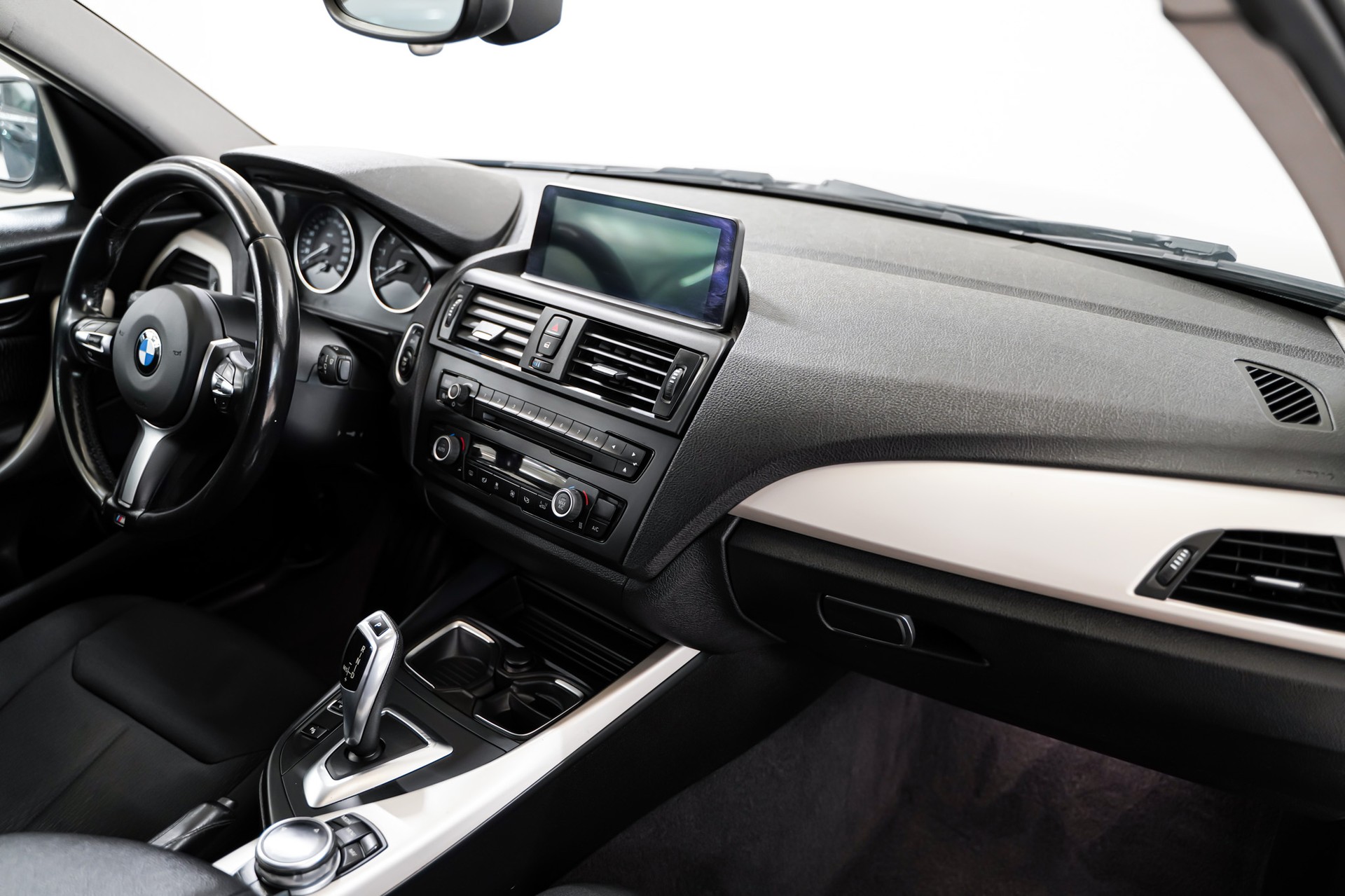 BMW 116i Urban Line Steptronic-image-16