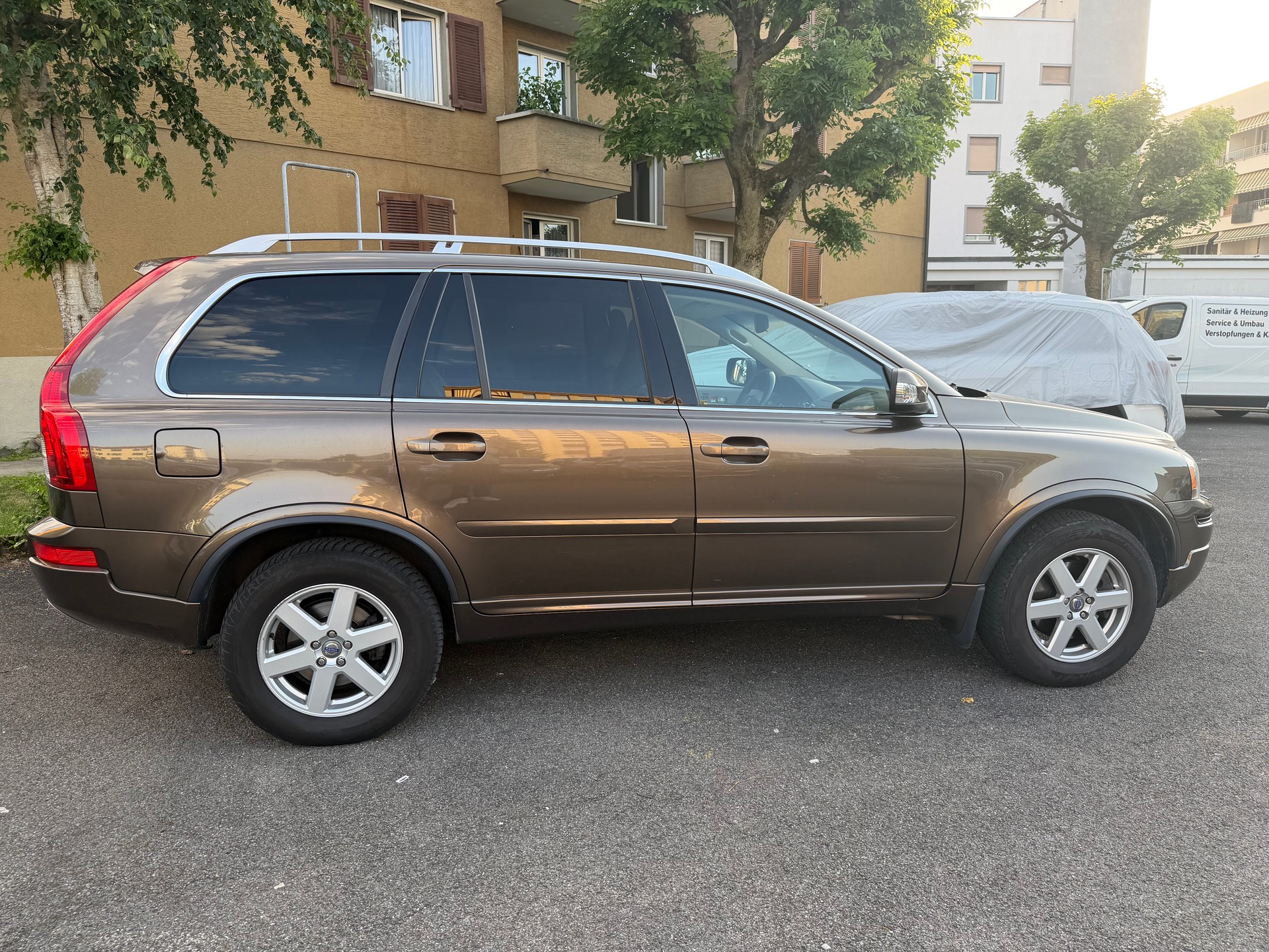 VOLVO XC90 D5 AWD Momentum Geartronic-image-4
