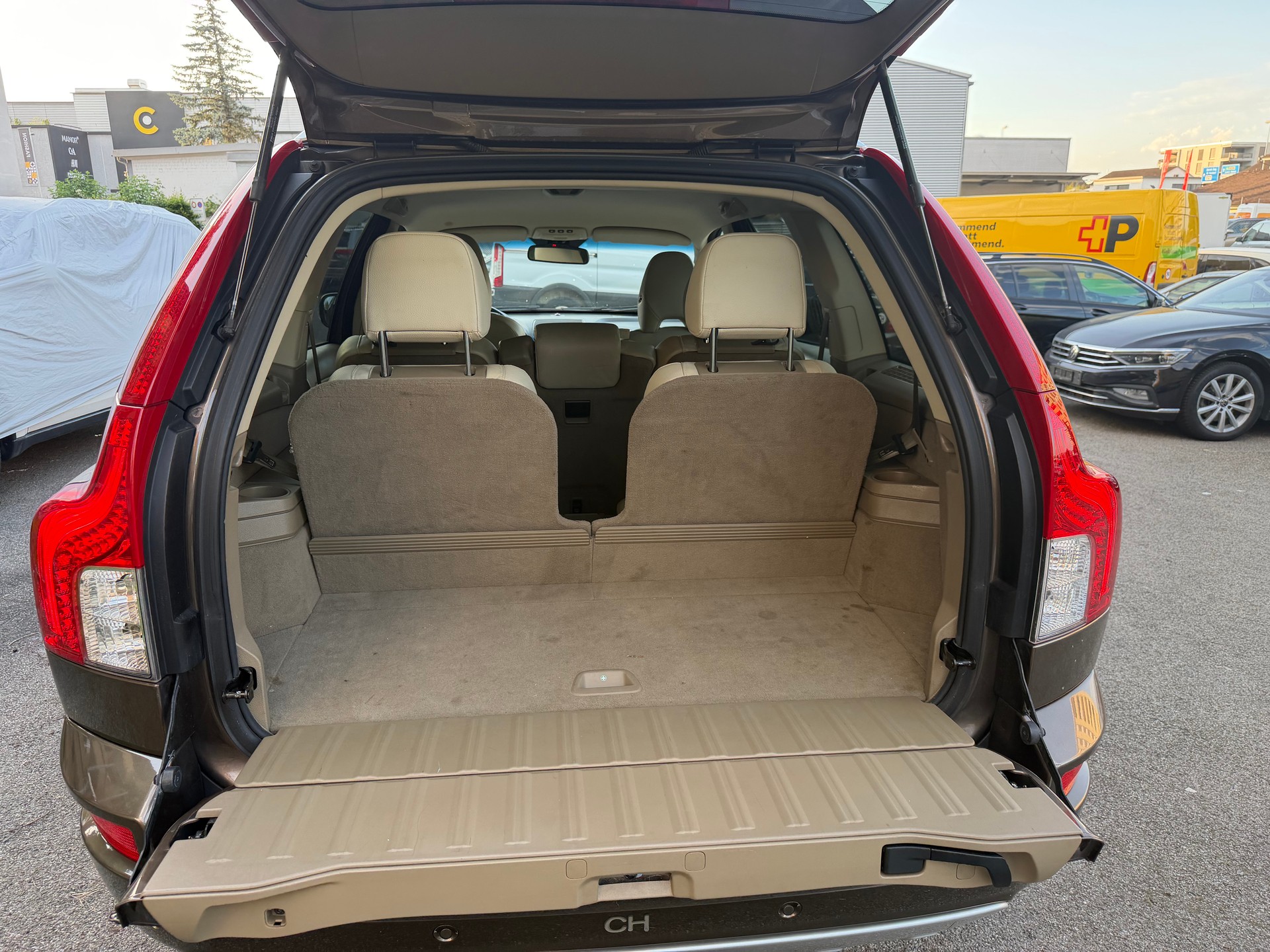 VOLVO XC90 D5 AWD Momentum Geartronic-image-11