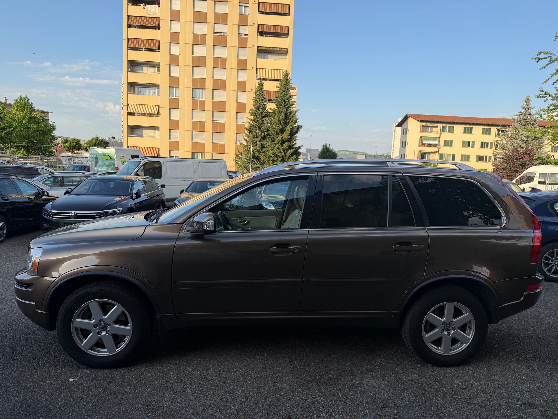 VOLVO XC90 D5 AWD Momentum Geartronic-image-1