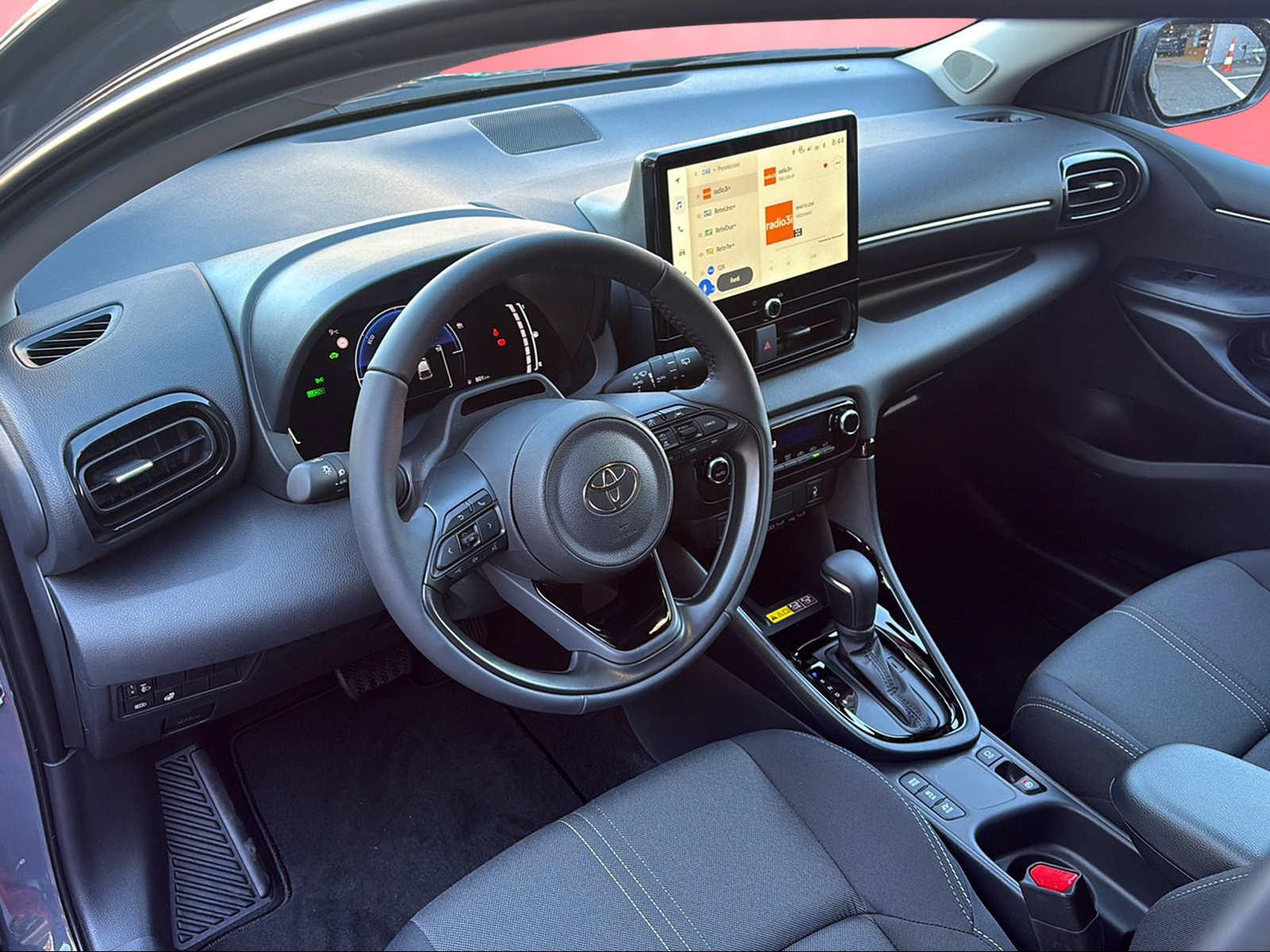 TOYOTA Yaris 1.5 VVT-i HSD Trend-image-4
