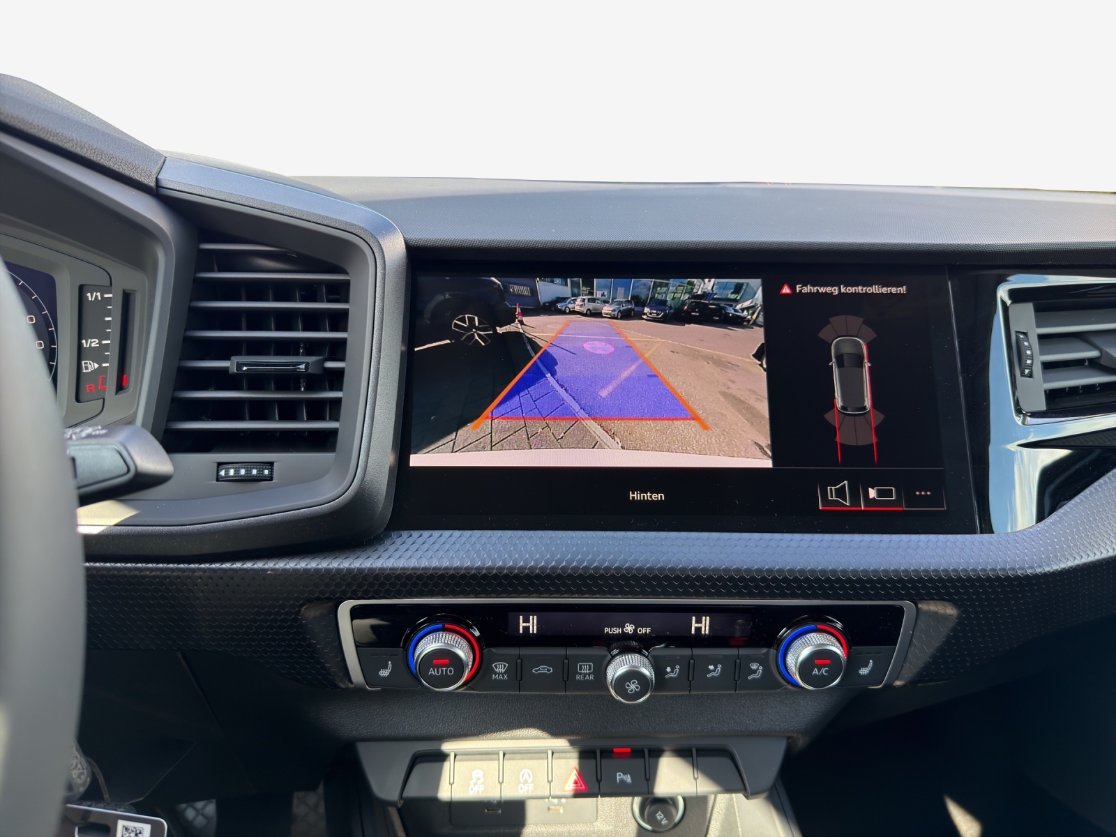 AUDI A1 Sportback 30 TFSI S Line Attraction S-tronic-image-10