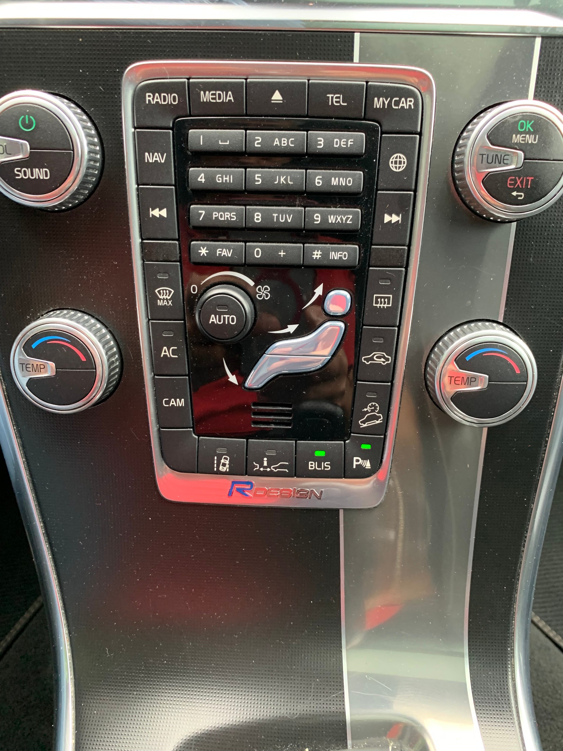 VOLVO XC60 D4 AWD Summum R-Design Geartronic-image-18