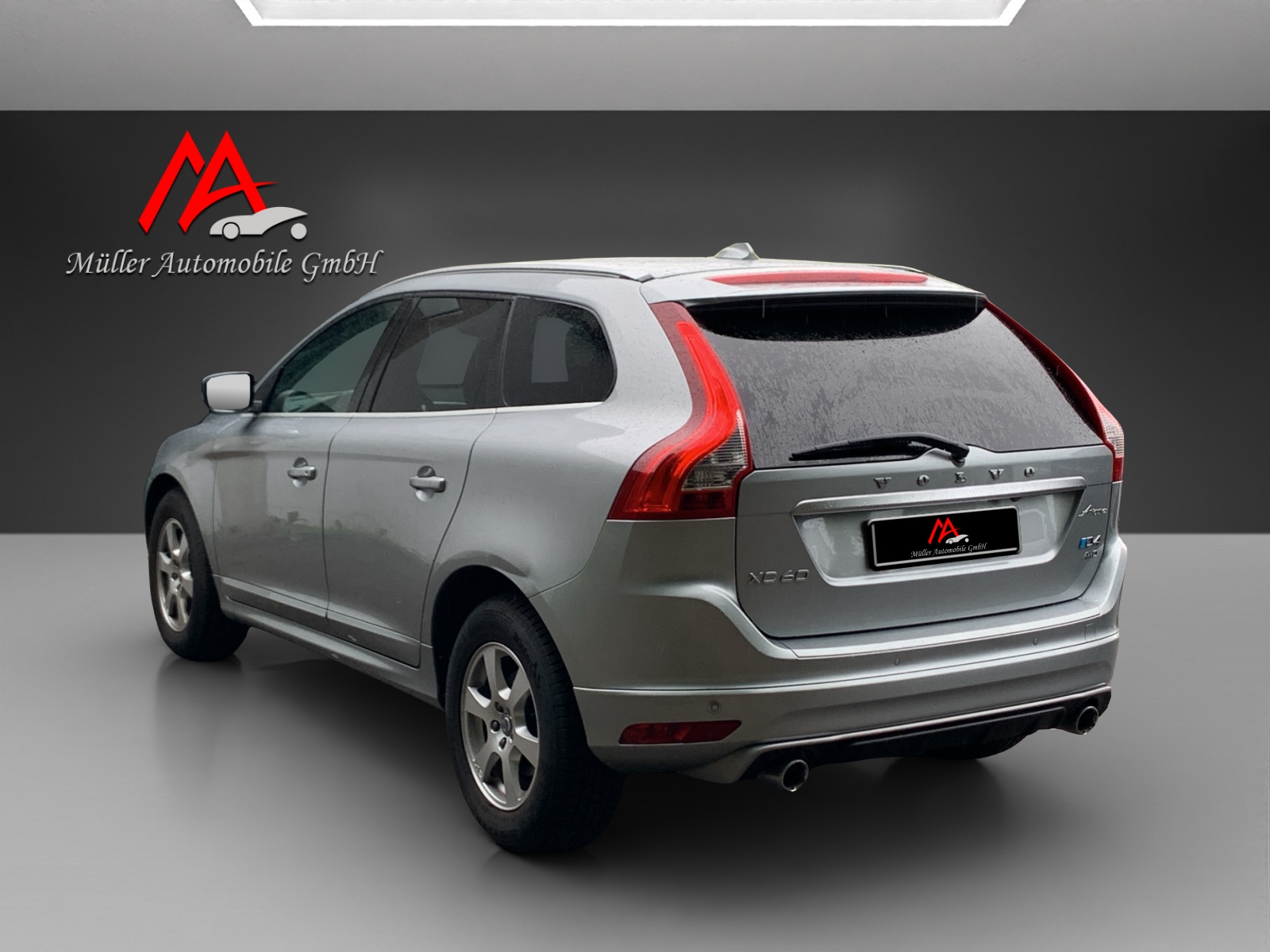 VOLVO XC60 D4 AWD Summum R-Design Geartronic-image-5