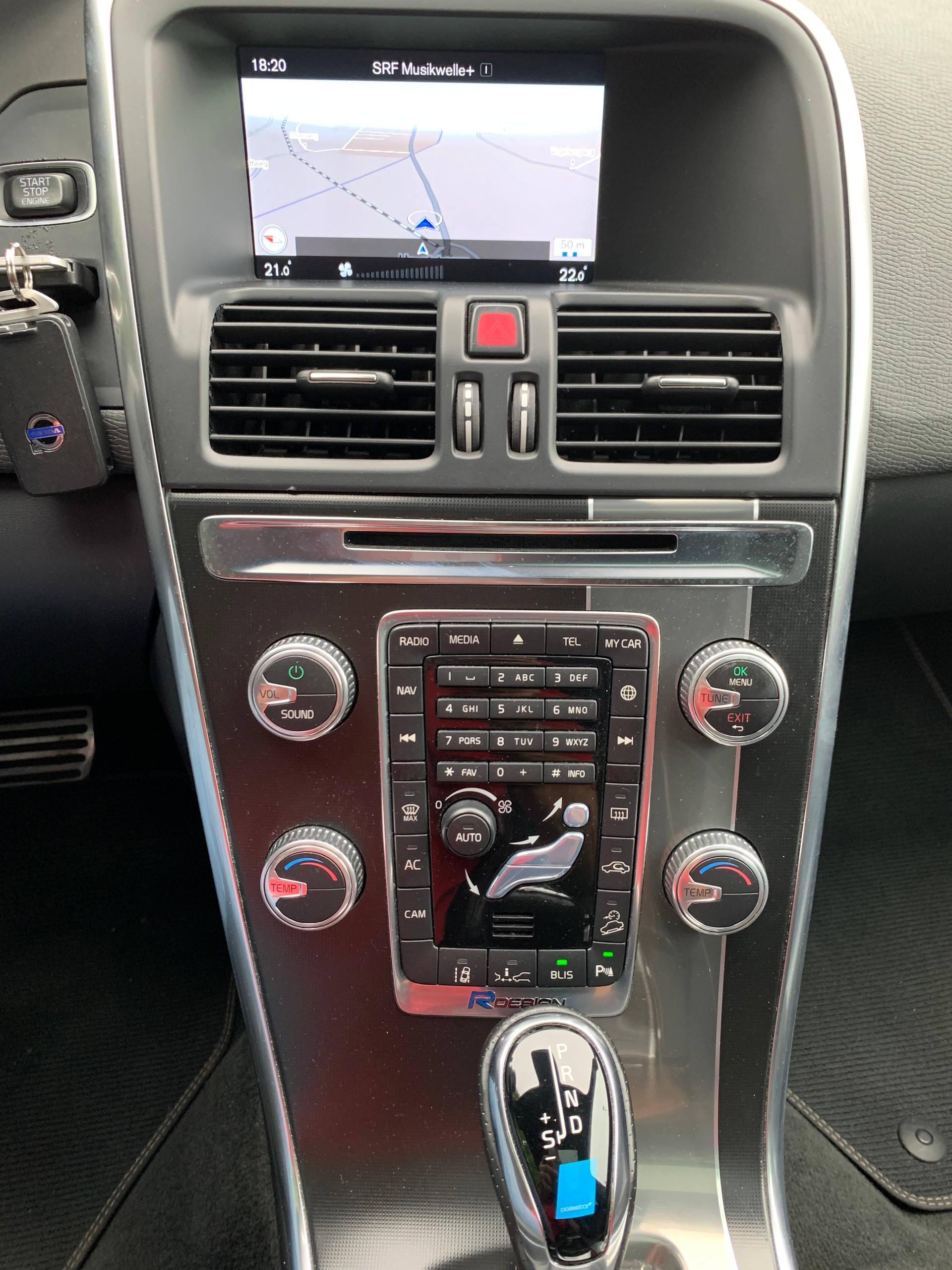 VOLVO XC60 D4 AWD Summum R-Design Geartronic-image-19