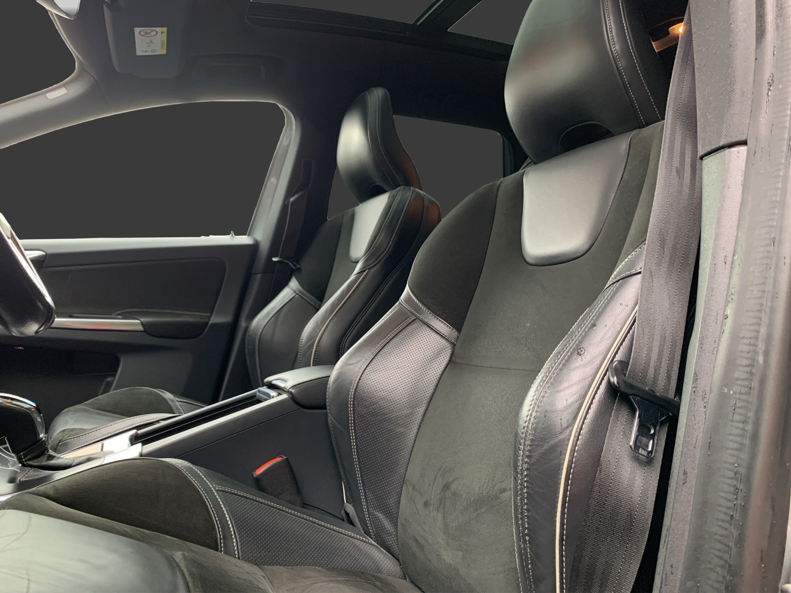 VOLVO XC60 D4 AWD Summum R-Design Geartronic-image-14