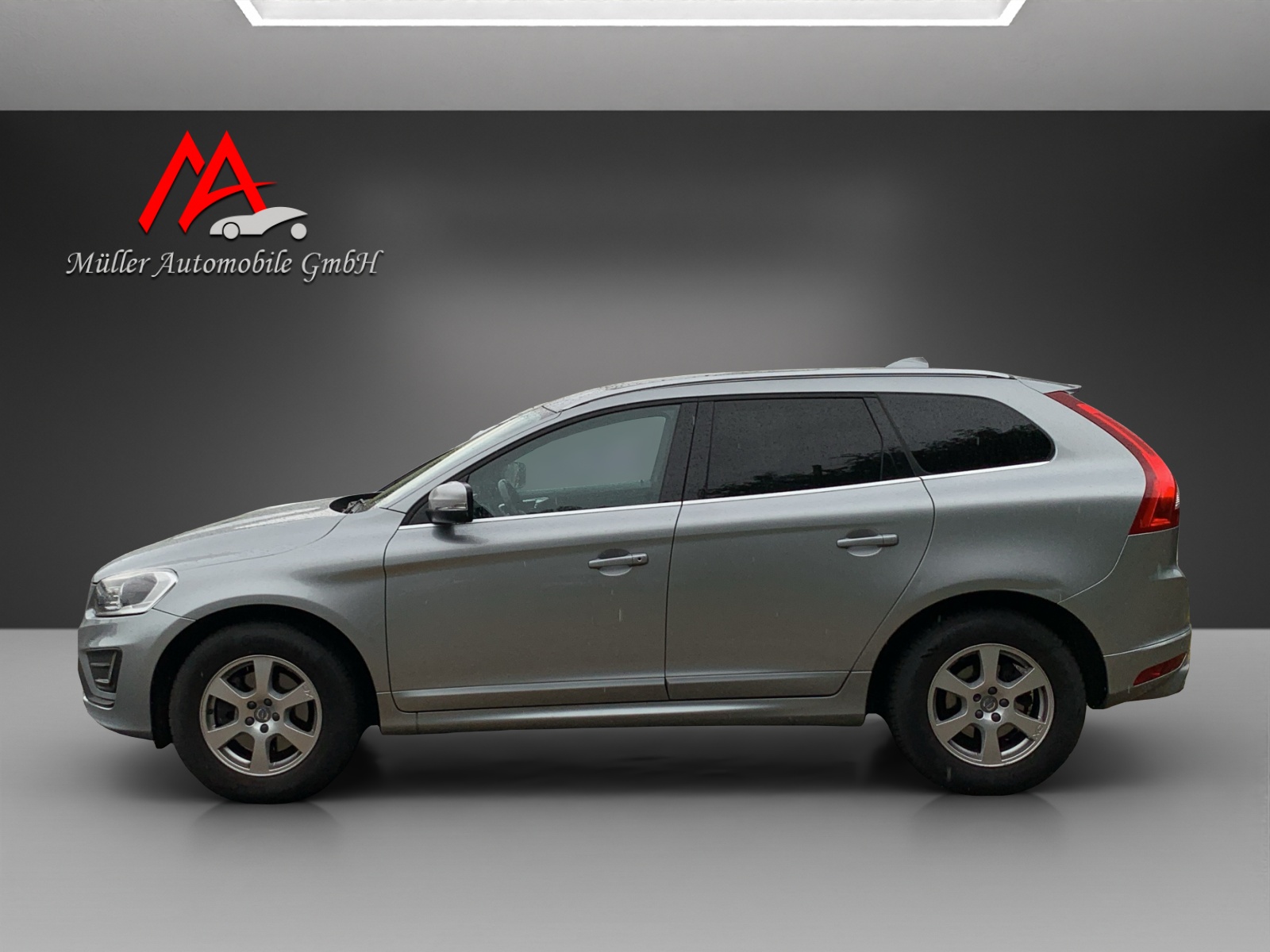 VOLVO XC60 D4 AWD Summum R-Design Geartronic-showroom-element-3