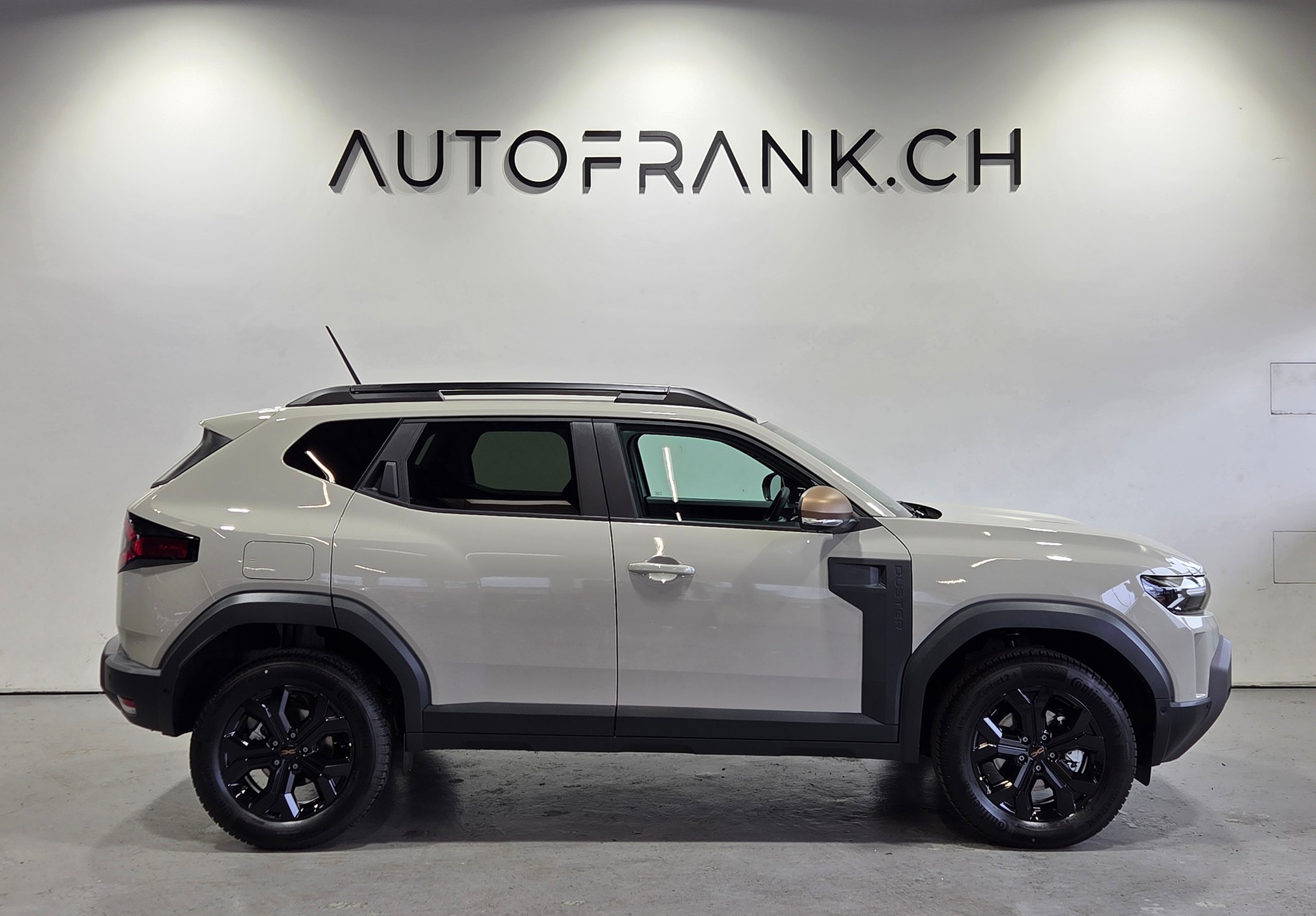 DACIA Duster 1.2 Hybrid-G Extreme 4WD-showroom-element-1
