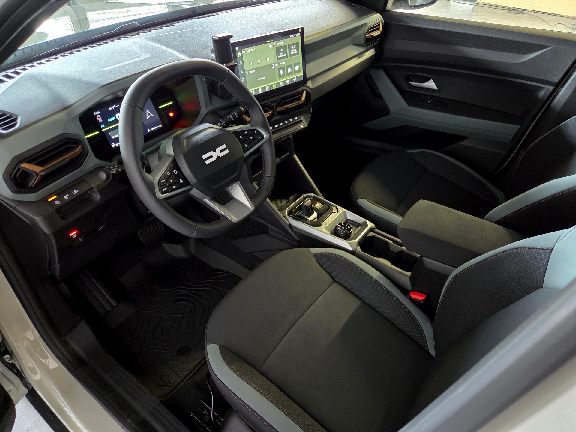 DACIA Duster 1.2 Hybrid-G Extreme 4WD-showroom-element-3