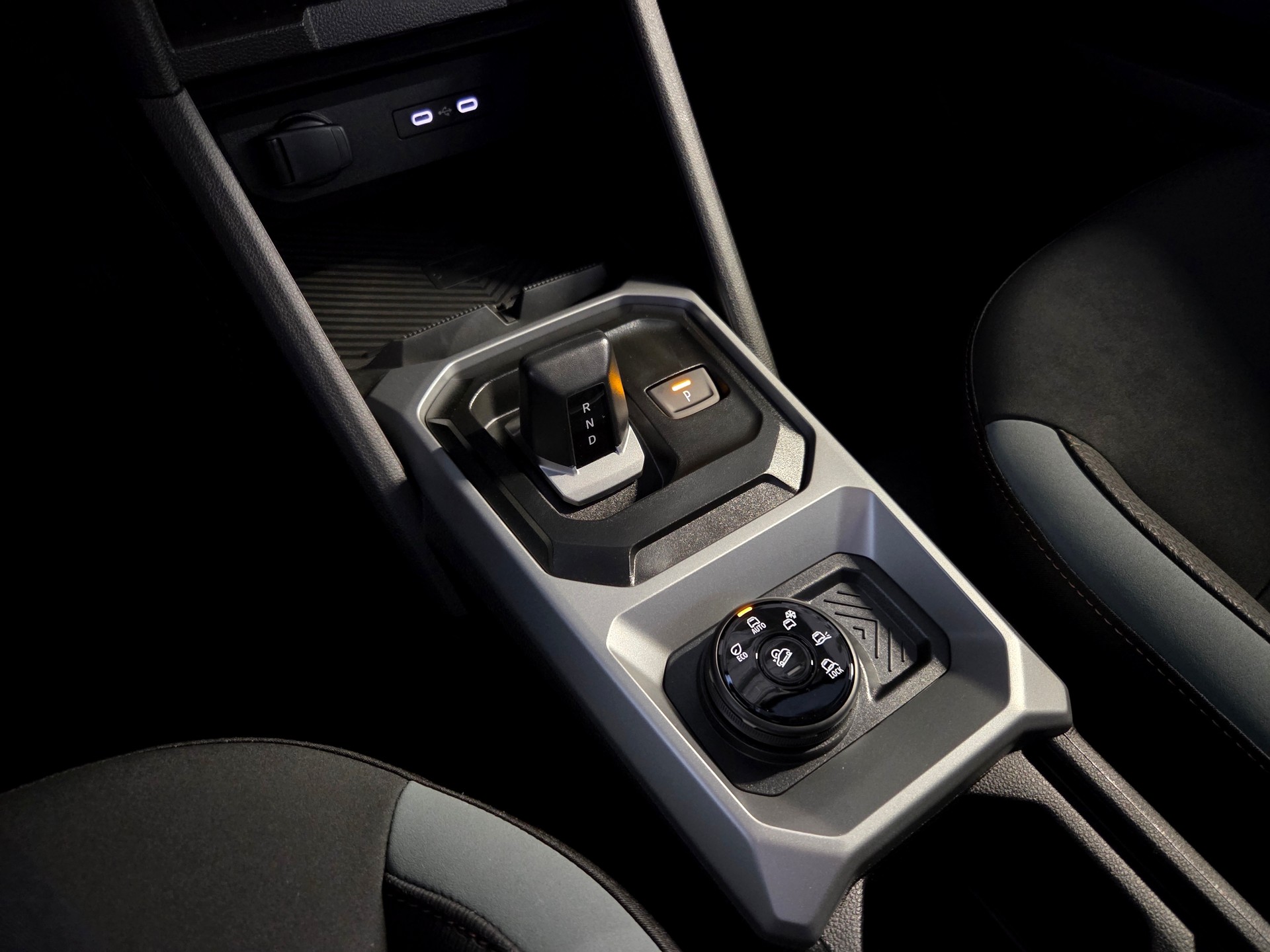 DACIA Duster 1.2 Hybrid-G Extreme 4WD-image-6