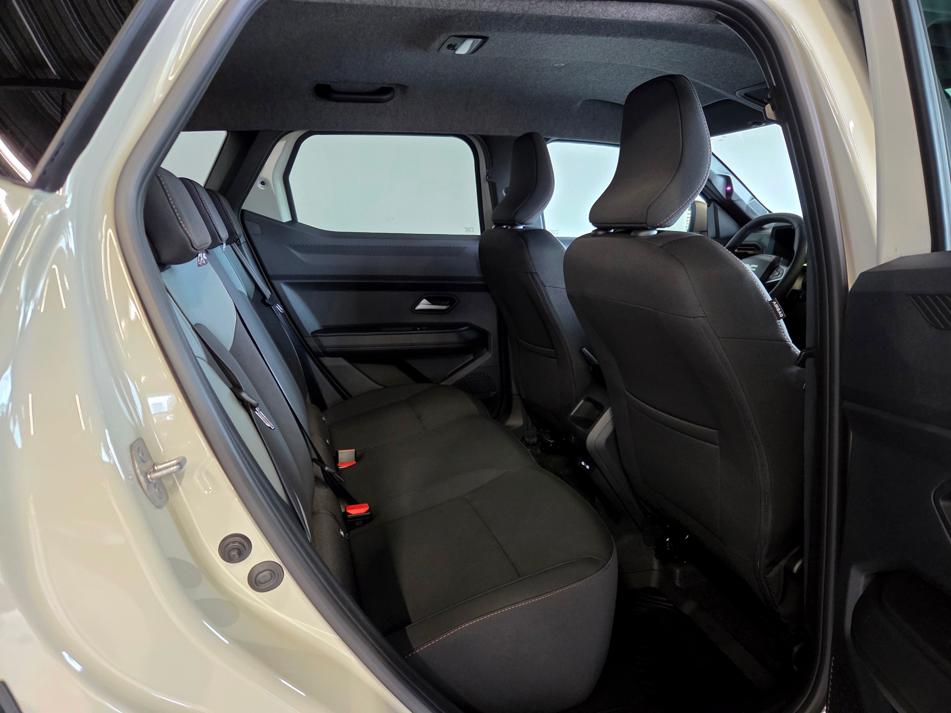 DACIA Duster 1.2 Hybrid-G Extreme 4WD-image-21