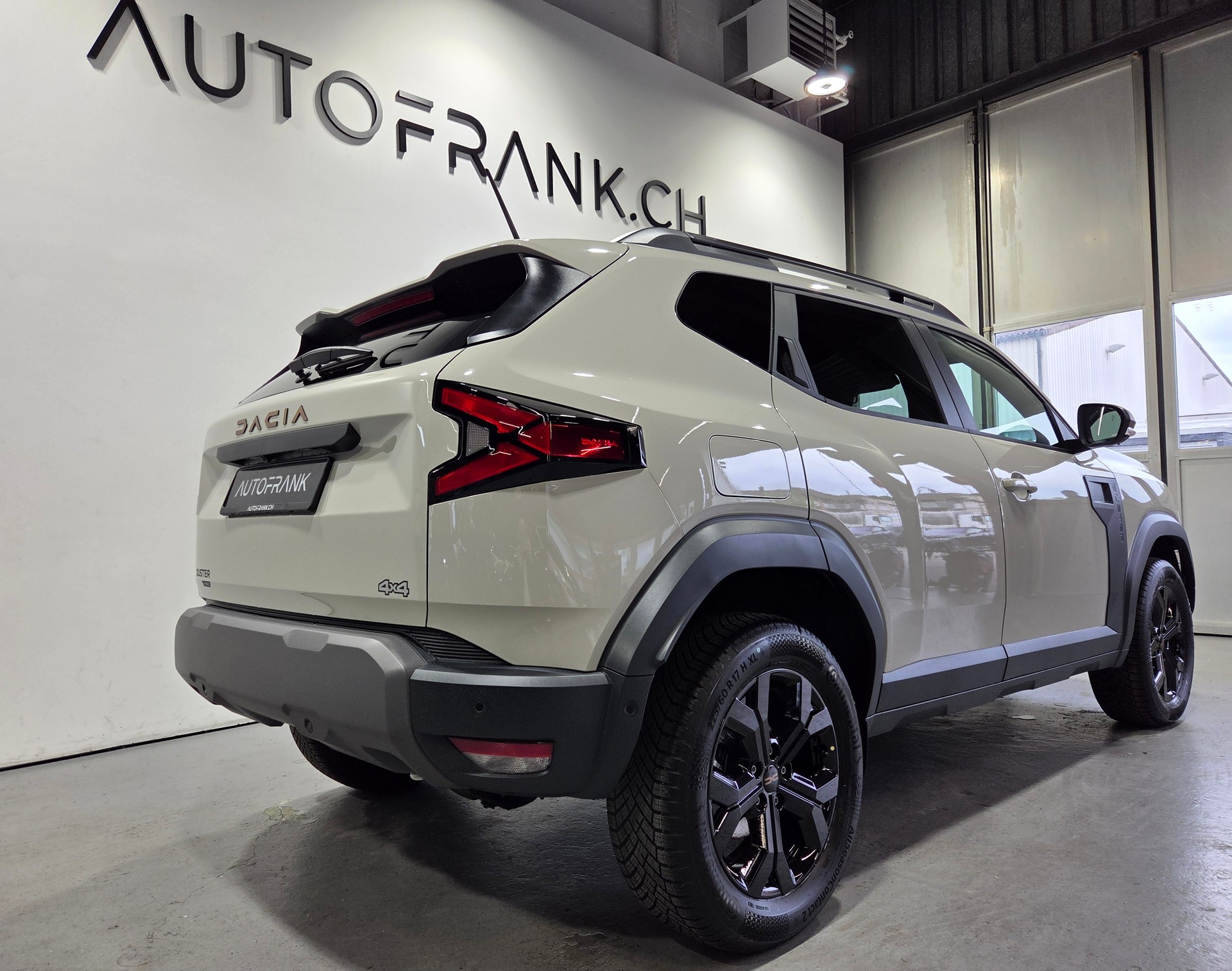 DACIA Duster 1.2 Hybrid-G Extreme 4WD-showroom-element-2