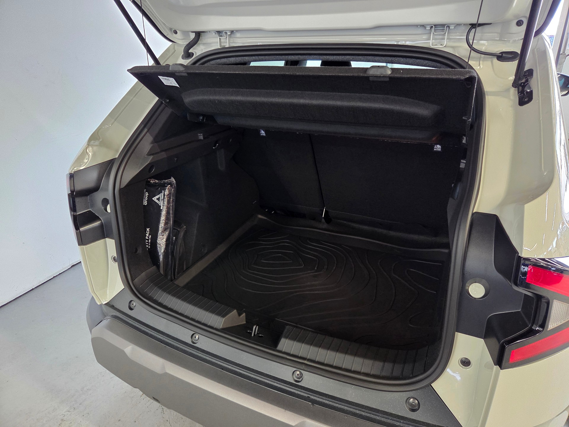 DACIA Duster 1.2 Hybrid-G Extreme 4WD-image-22