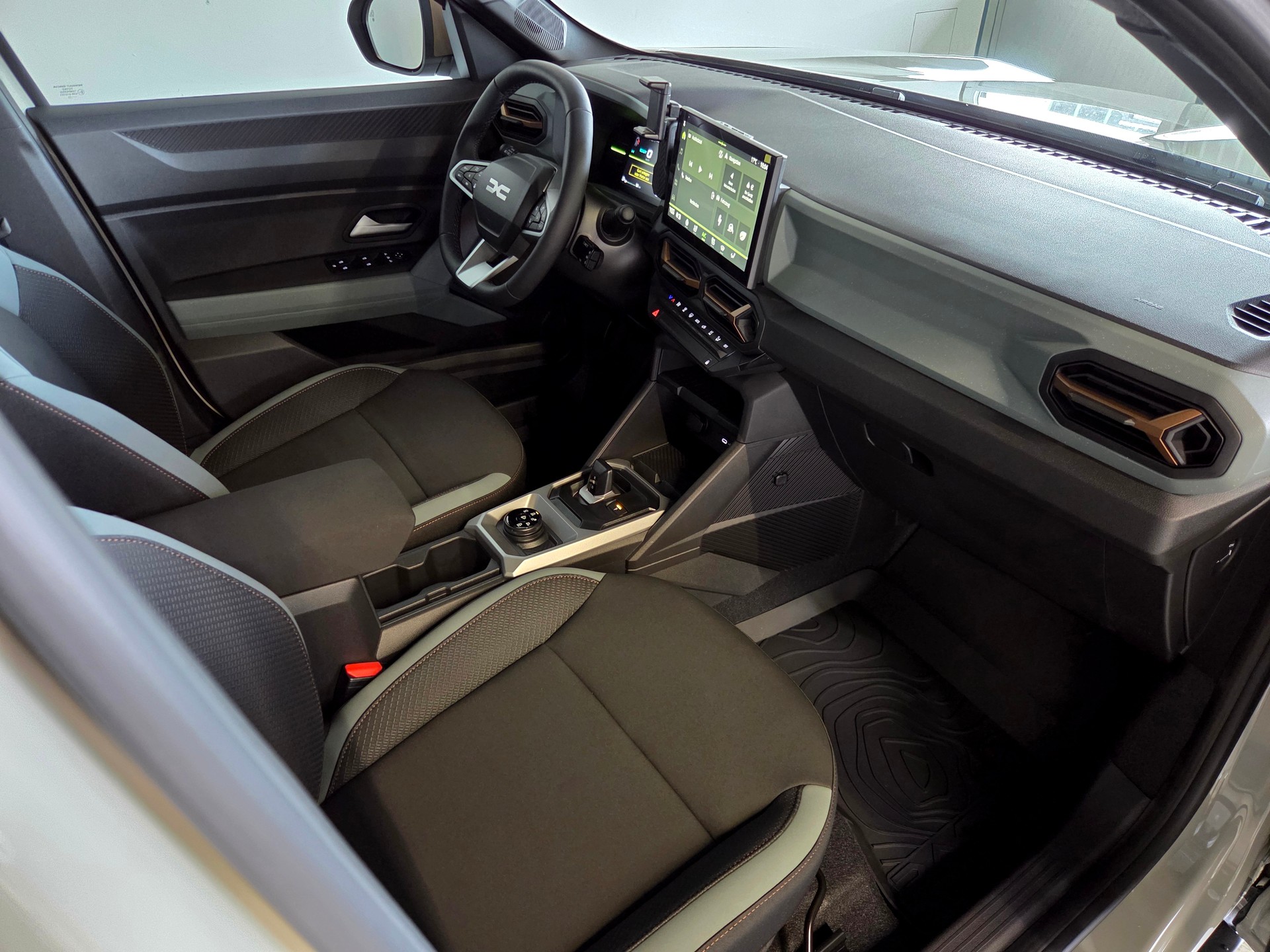 DACIA Duster 1.2 Hybrid-G Extreme 4WD-image-12