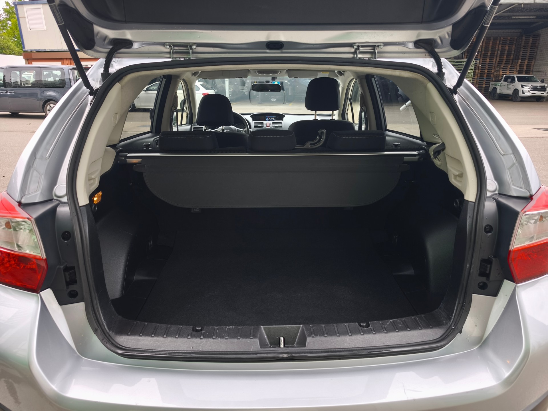 SUBARU XV 2.0 Swiss Two AWD-image-11