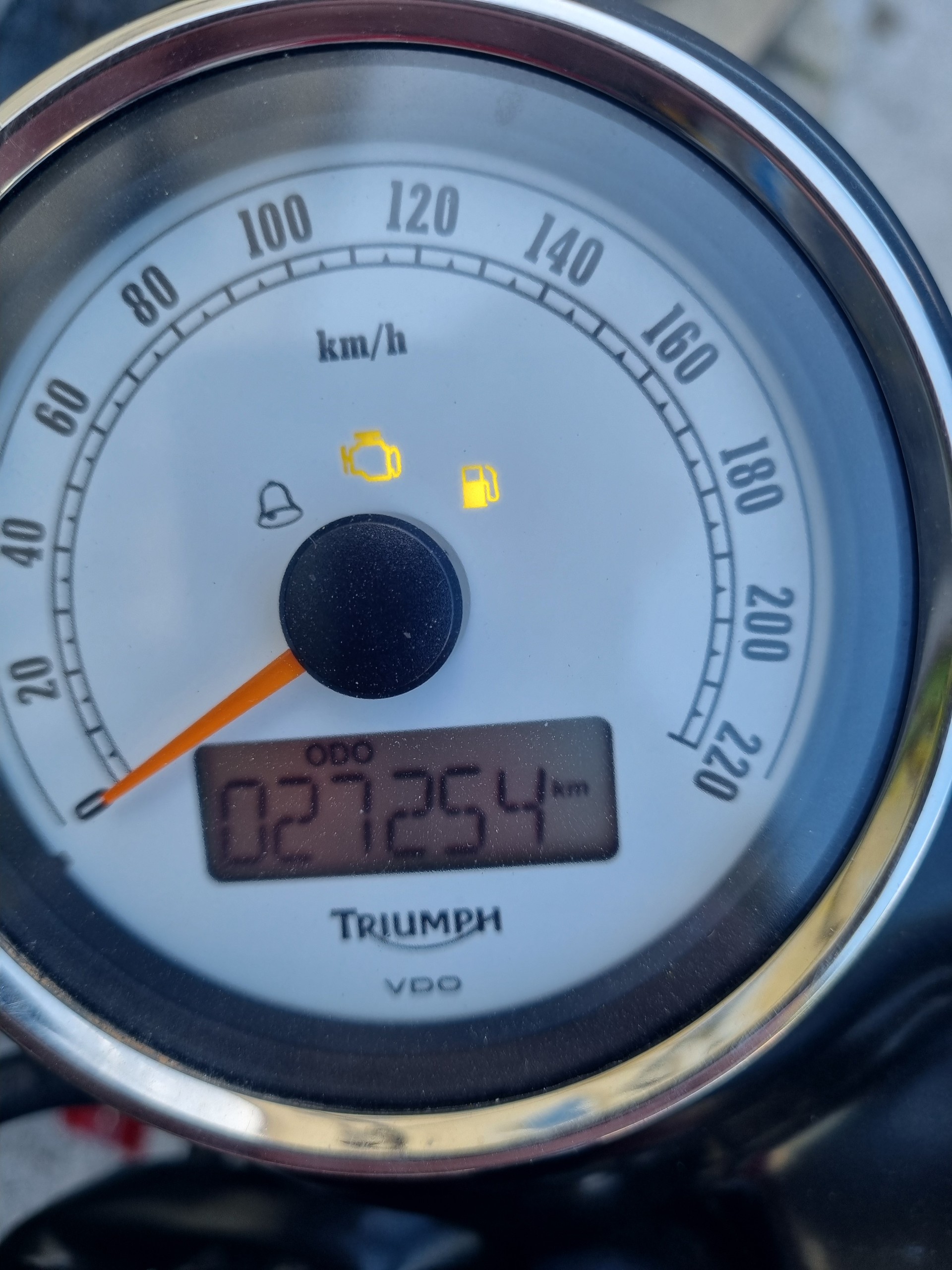 TRIUMPH Thruxton 900 i-image-0