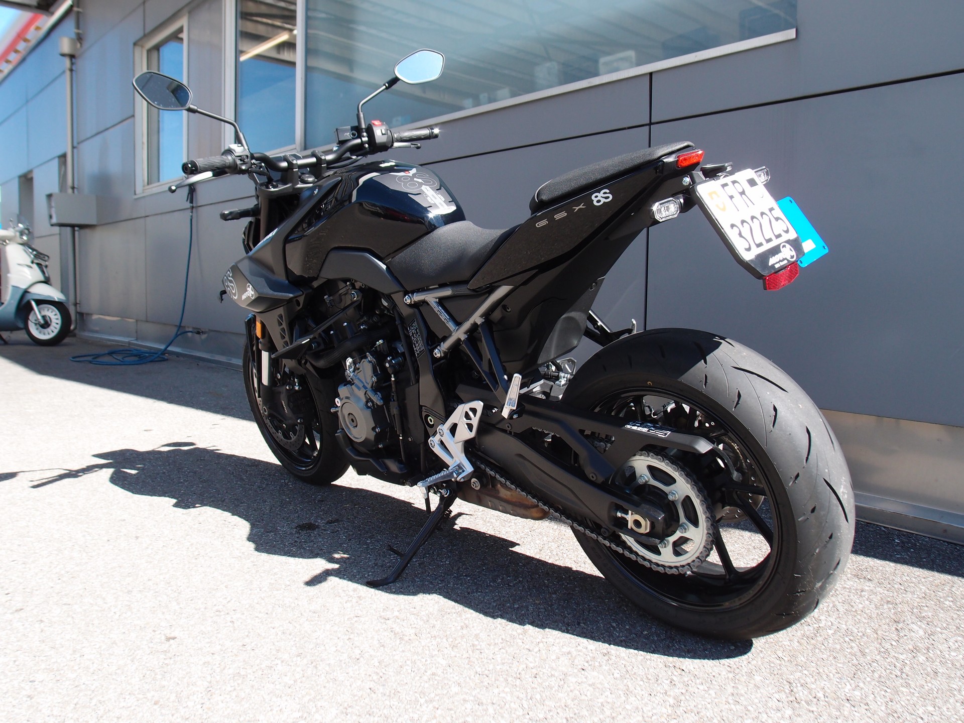 SUZUKI GSX-8S-image-6