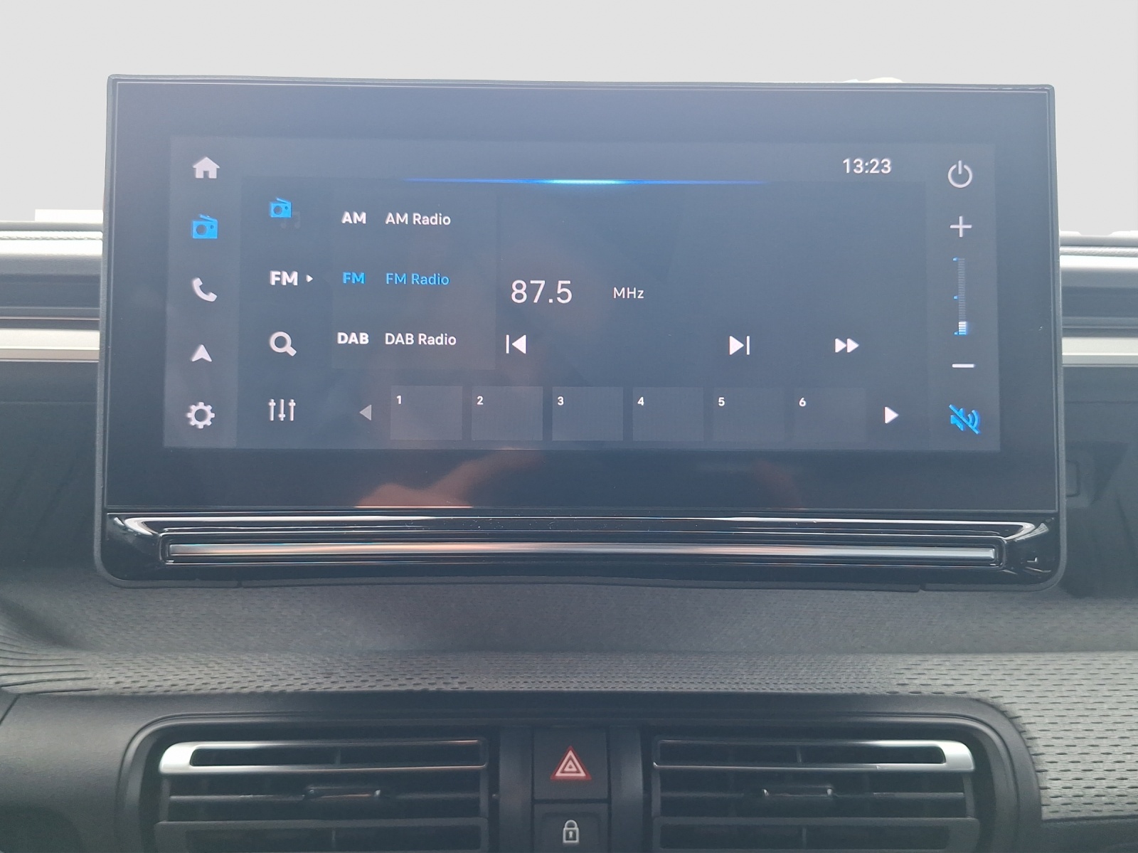 CITROEN C3 1.2 Hybrid Edition Tricolore-image-19