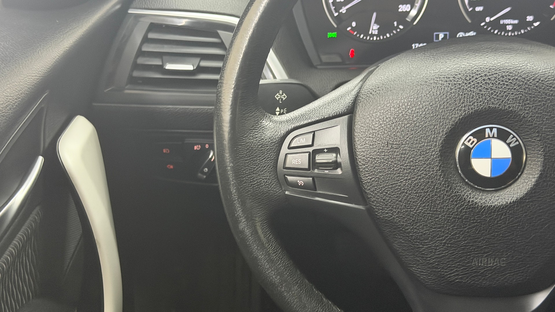 BMW 118i Steptronic-image-12
