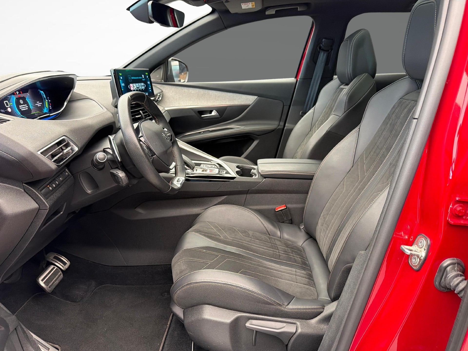PEUGEOT 3008 1.6 Plug-in Hybrid4 GT Pack-image-10