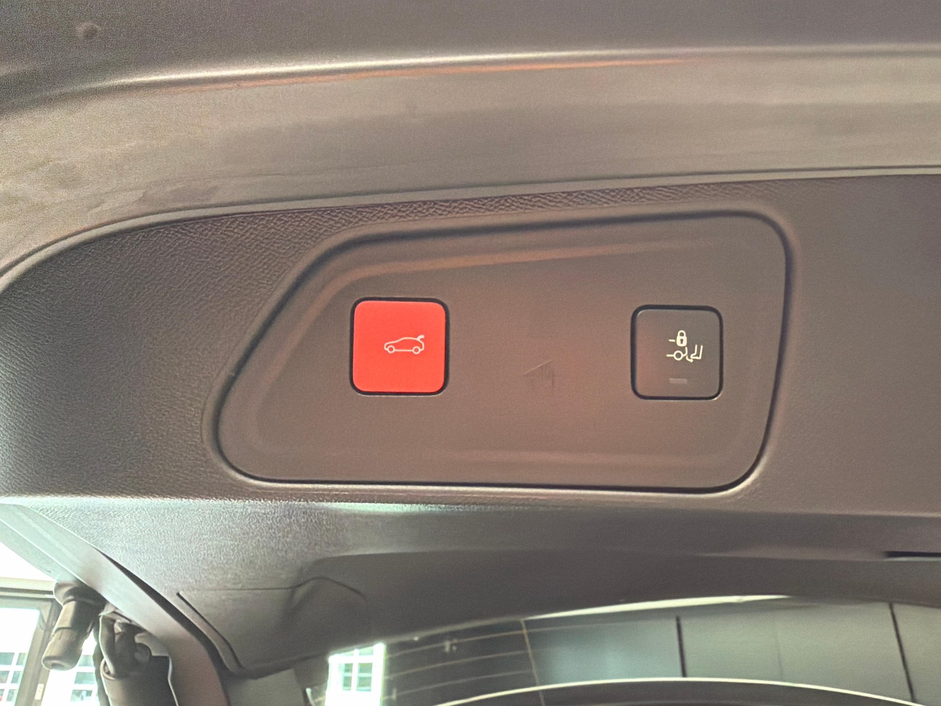 PEUGEOT 3008 1.6 Plug-in Hybrid4 GT Pack-image-13
