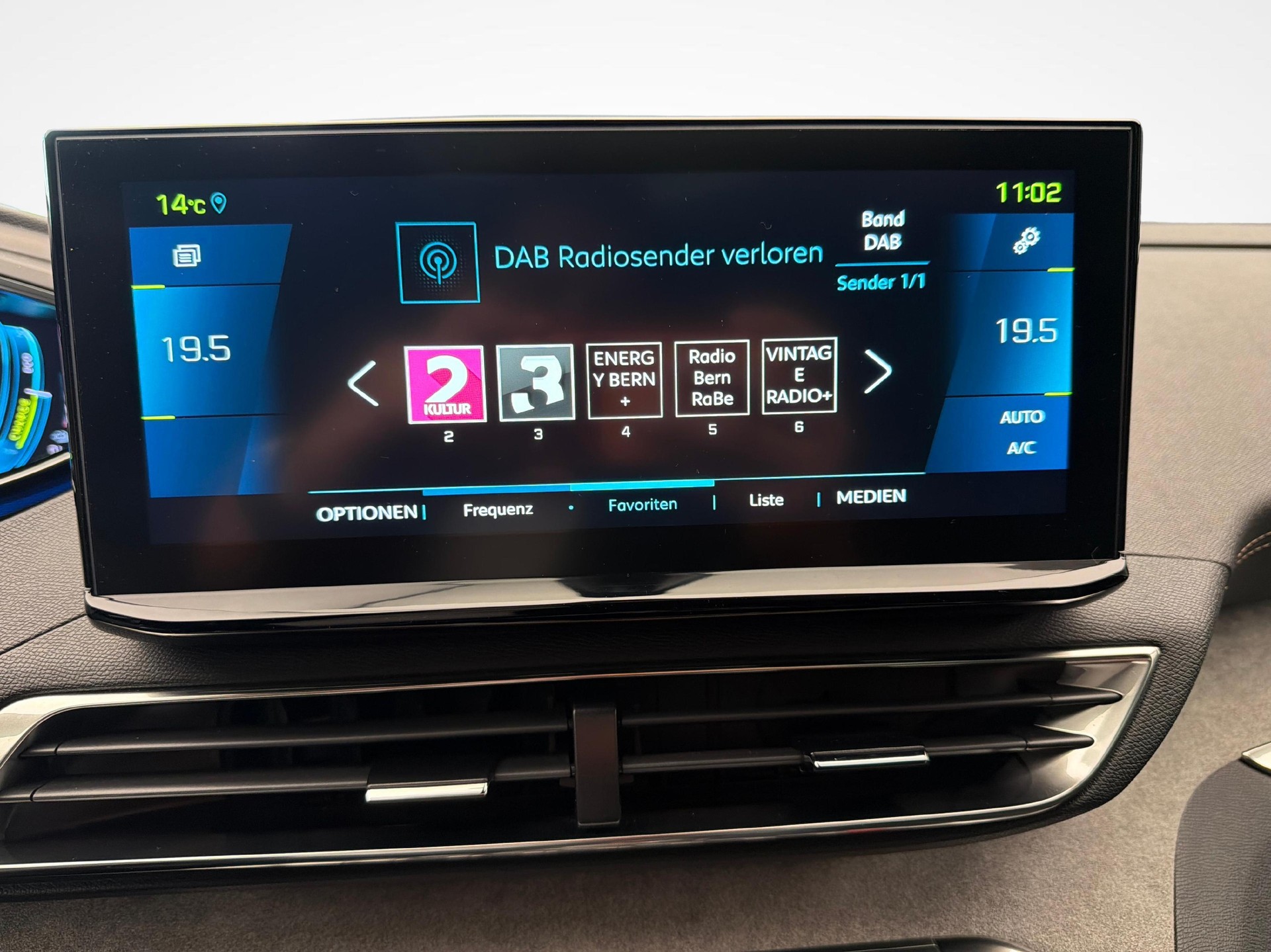 PEUGEOT 3008 1.6 Plug-in Hybrid4 GT Pack-image-15
