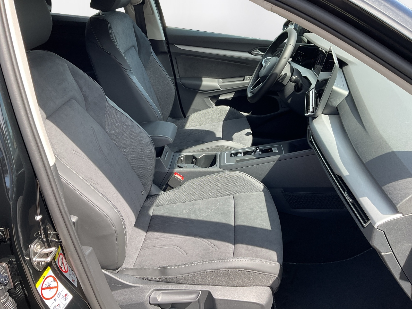 VW Golf 1.5 e TSI mHEV United DSG-image-13