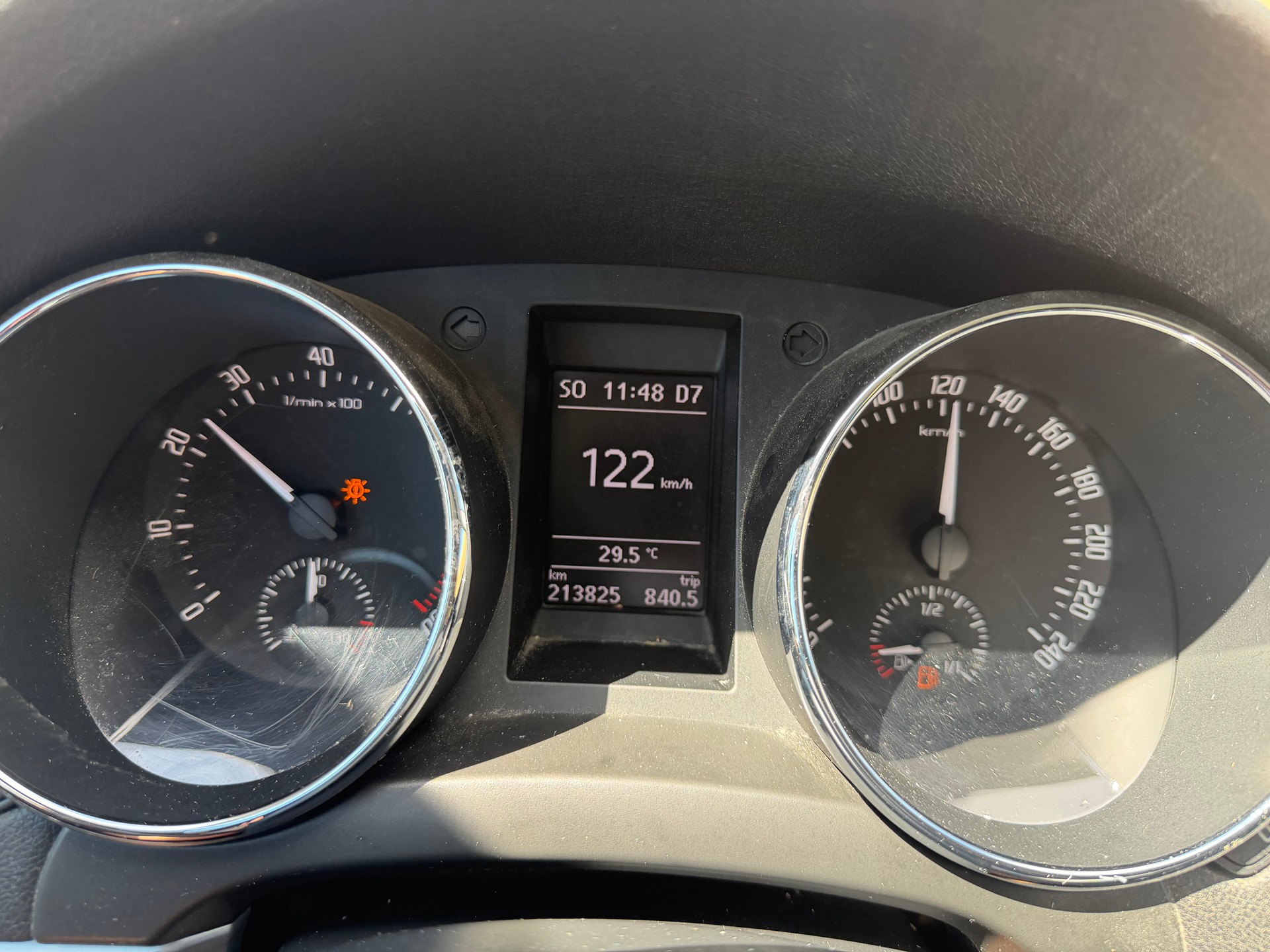 SKODA Yeti 1.4 TSI Elegance 4x2 DSG-image-11