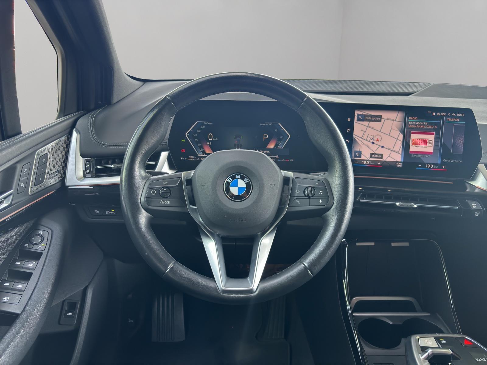 BMW 218i Active Tourer-image-5