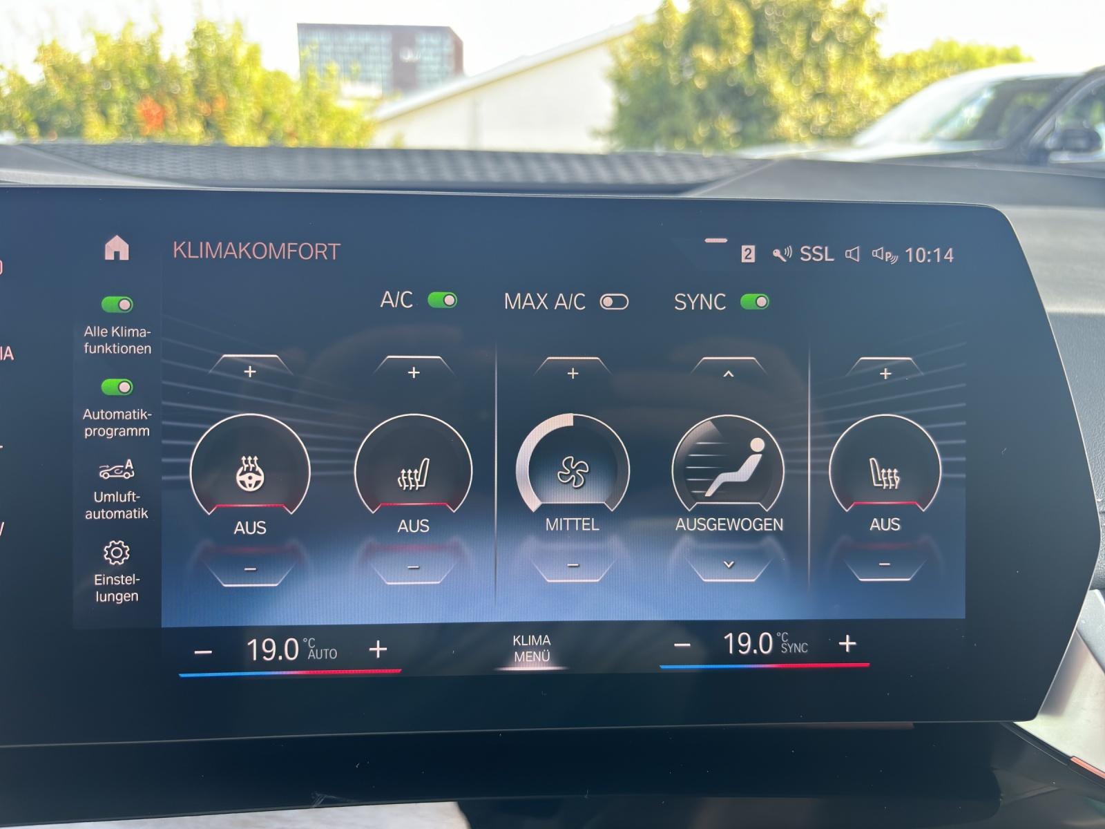 BMW 218i Active Tourer-image-18