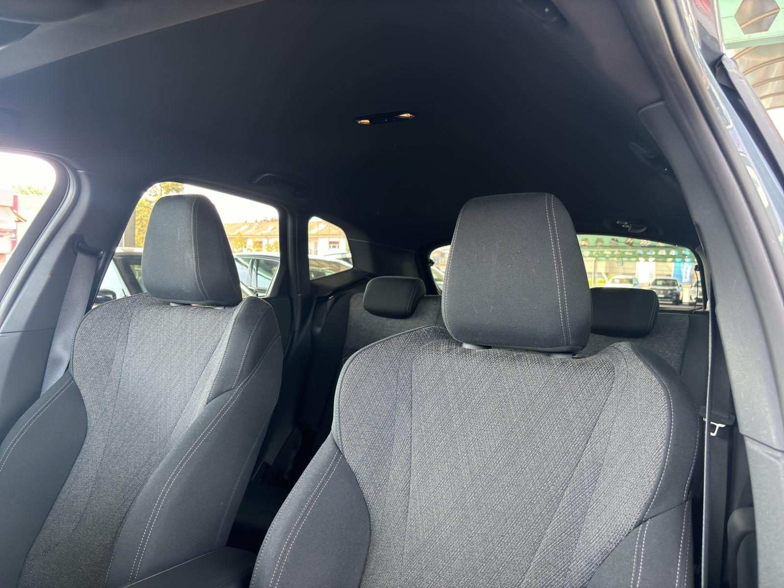 BMW 218i Active Tourer-image-12