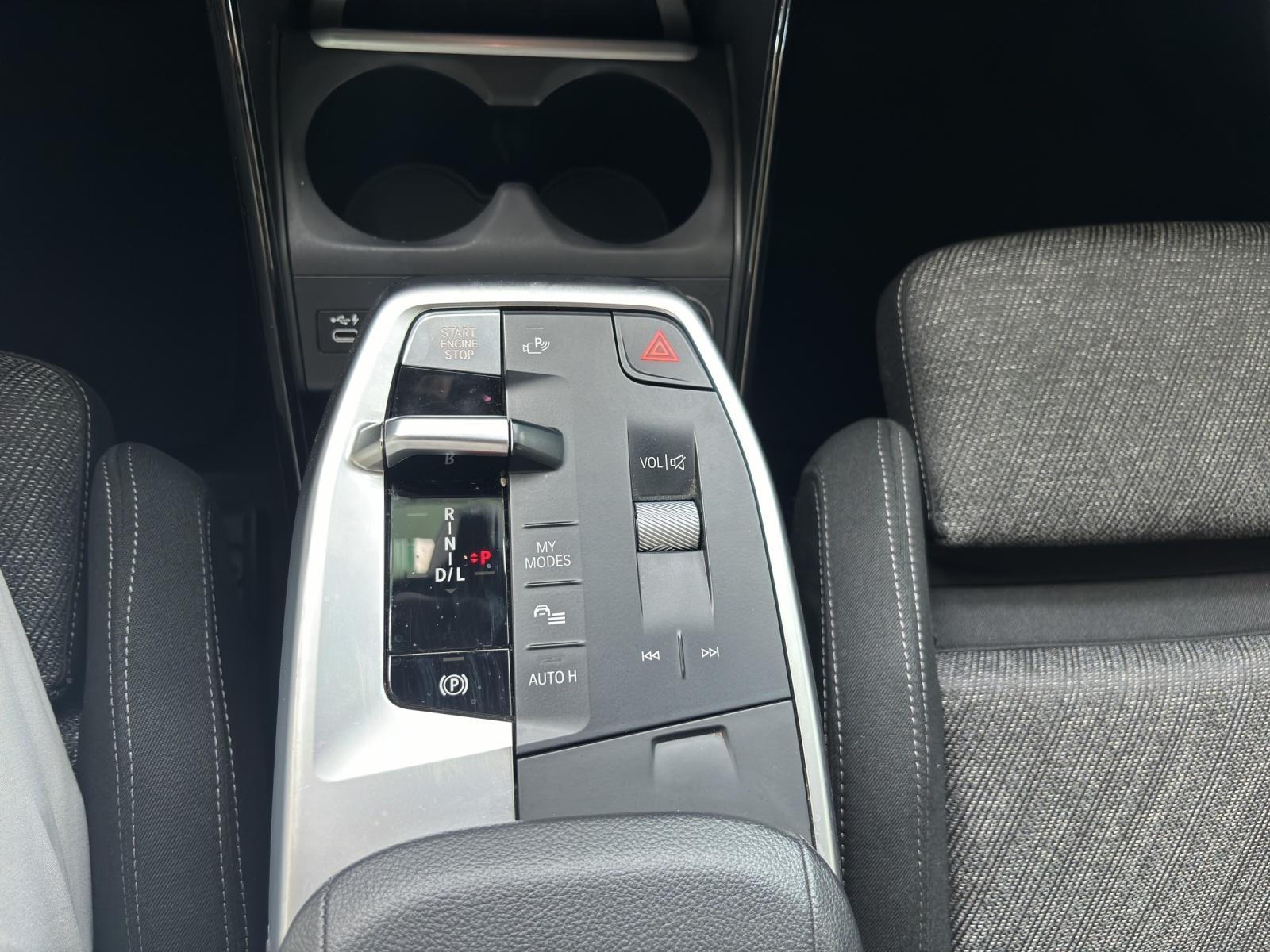 BMW 218i Active Tourer-image-7