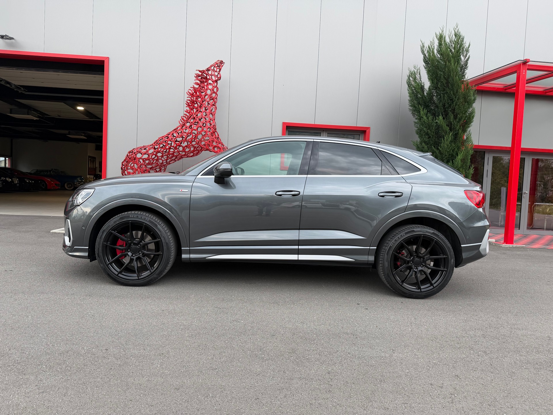 AUDI Q3 Sportback 40 TDI S line quattro S-tronic-image-2