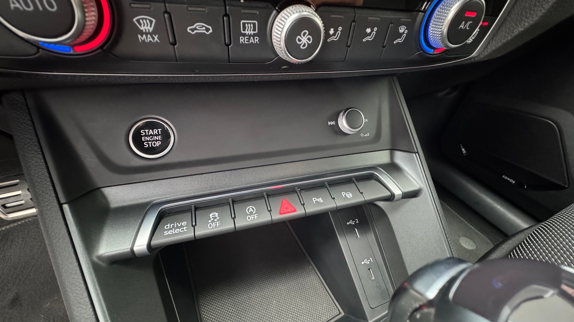 AUDI Q3 Sportback 40 TDI S line quattro S-tronic-image-15