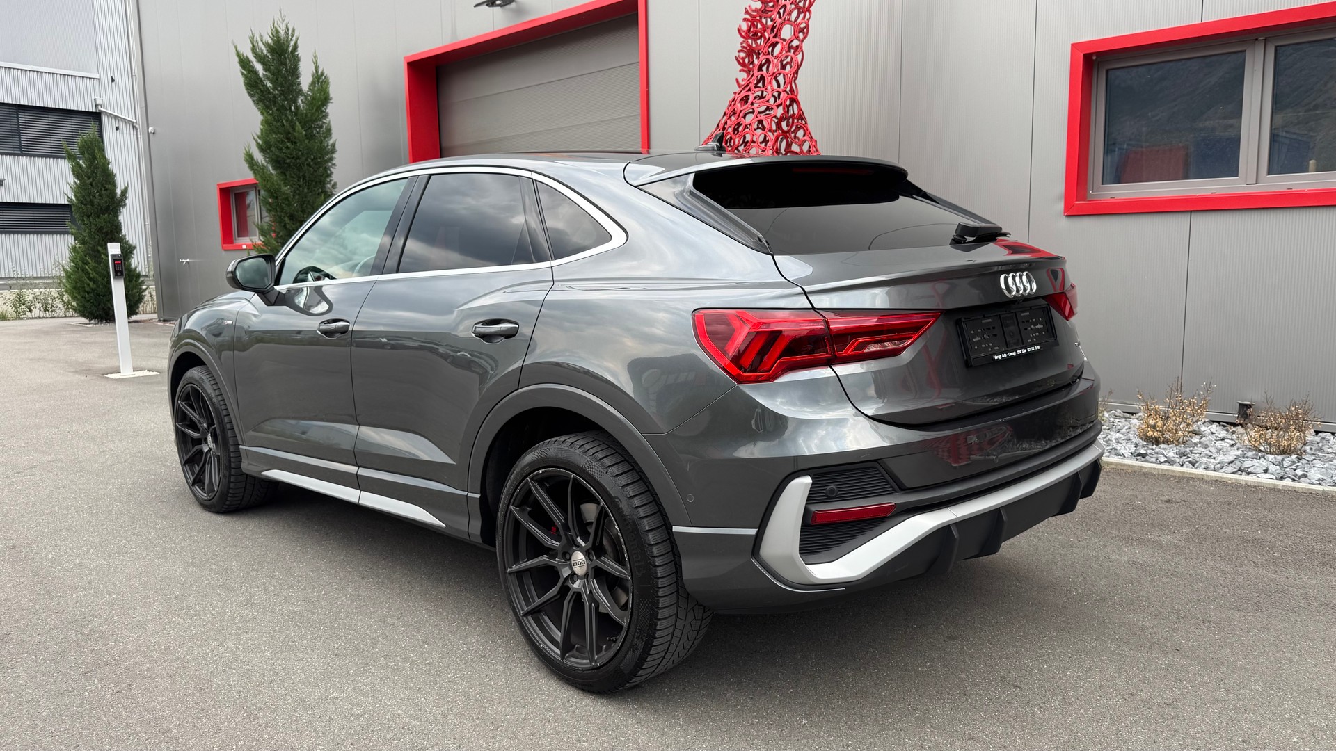 AUDI Q3 Sportback 40 TDI S line quattro S-tronic-image-4