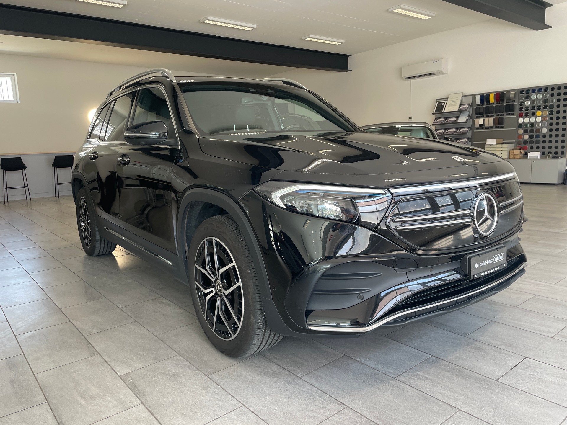 MERCEDES-BENZ EQB 350 AMG Line 4Matic-showroom-element-1