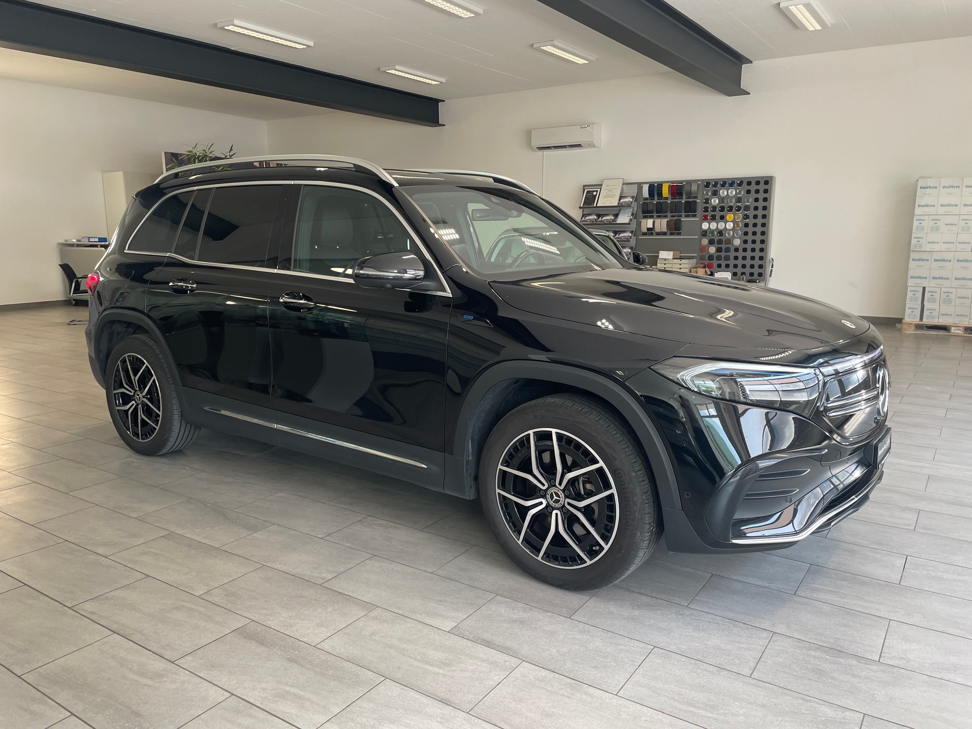 MERCEDES-BENZ EQB 350 AMG Line 4Matic-showroom-element-2