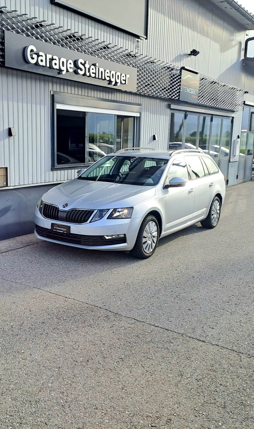 SKODA Octavia Combi 1.6 TDI Ambition 4x4-image-1