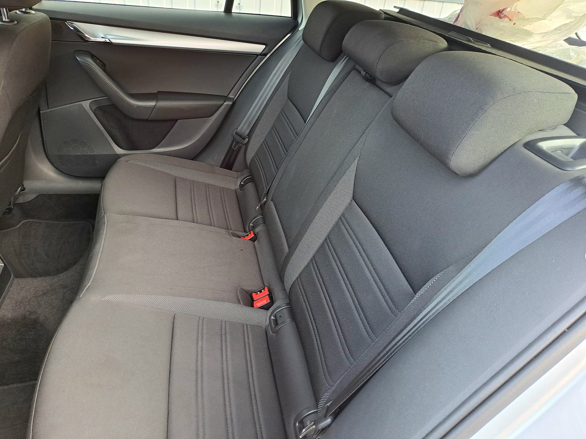 SKODA Octavia Combi 1.6 TDI Ambition 4x4-image-8