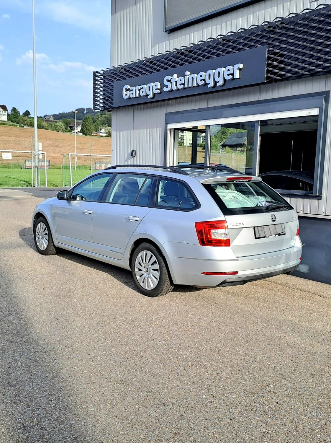 SKODA Octavia Combi 1.6 TDI Ambition 4x4-image-6
