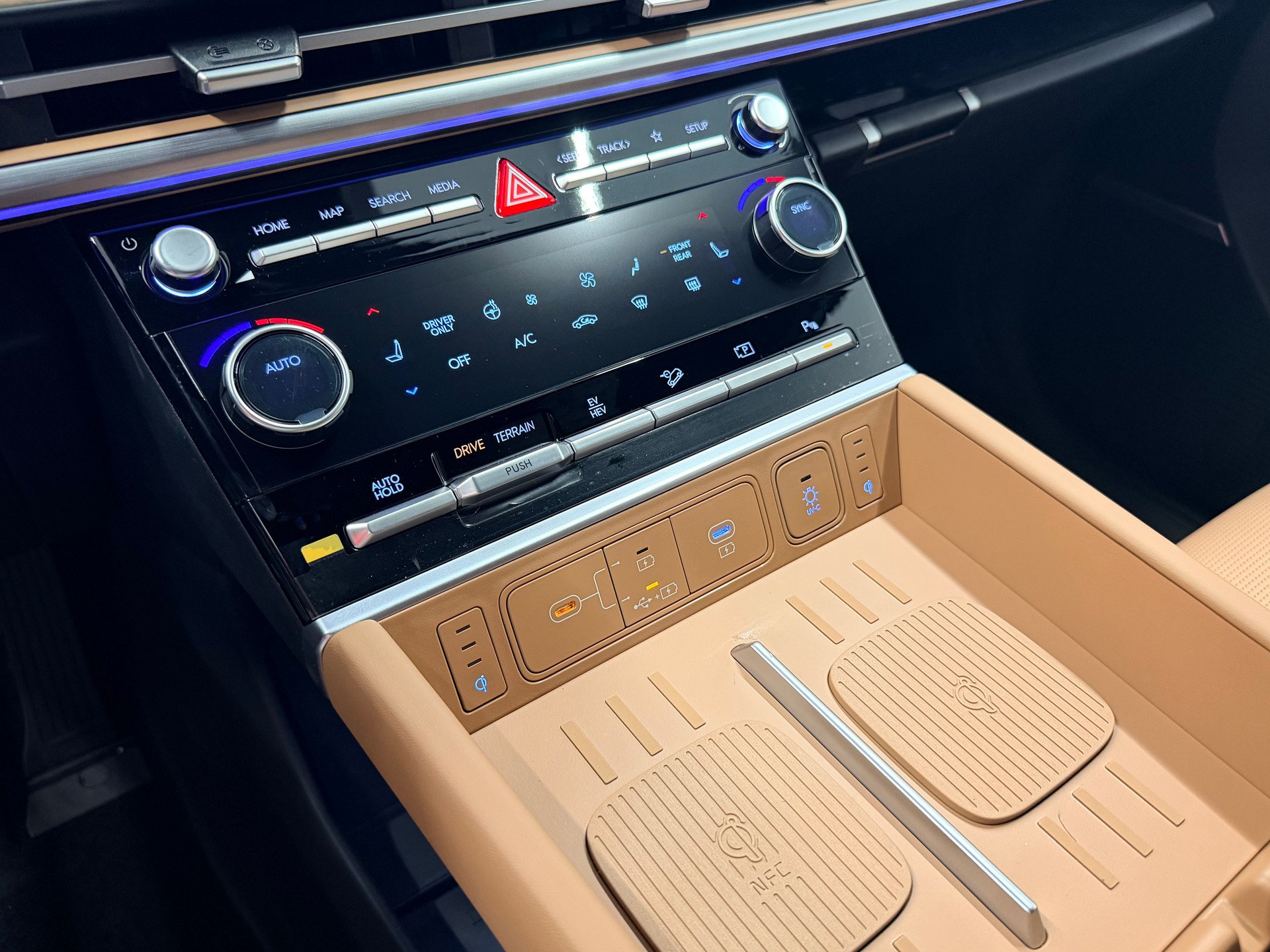 HYUNDAI Santa Fe 1.6 T-GDi PHEV Calligraphy 4WD Automatic-image-22
