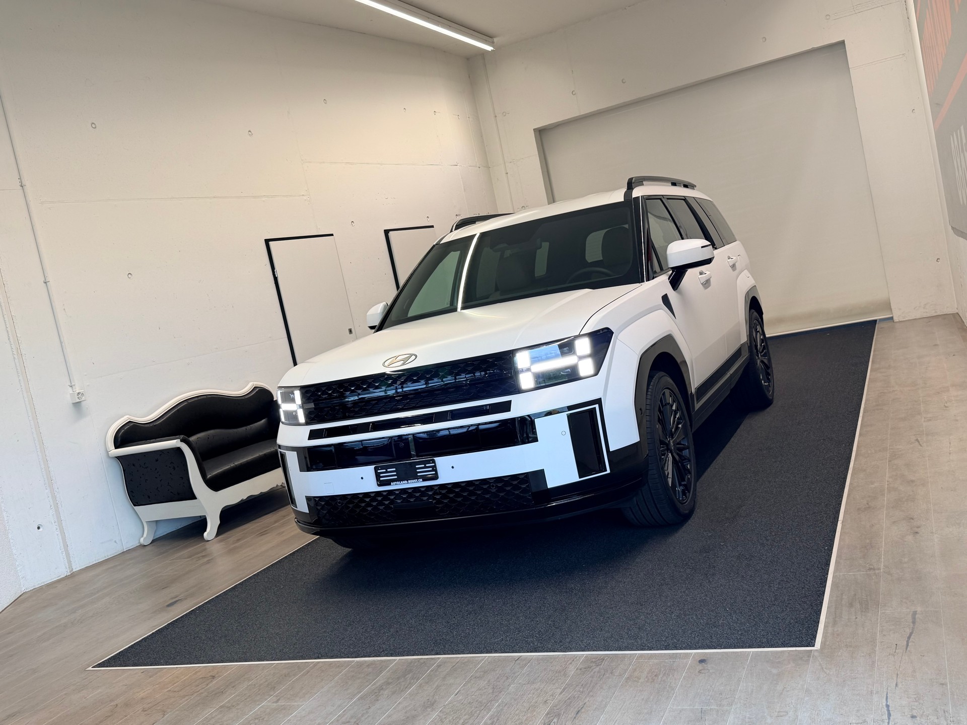 HYUNDAI Santa Fe 1.6 T-GDi PHEV Calligraphy 4WD Automatic-showroom-element-2