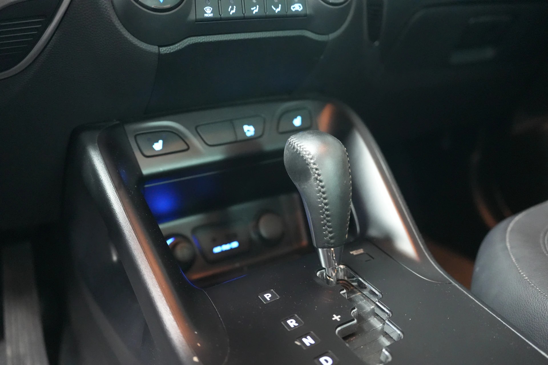 HYUNDAI iX 35 2.0 Style 4WD Automatic-image-7