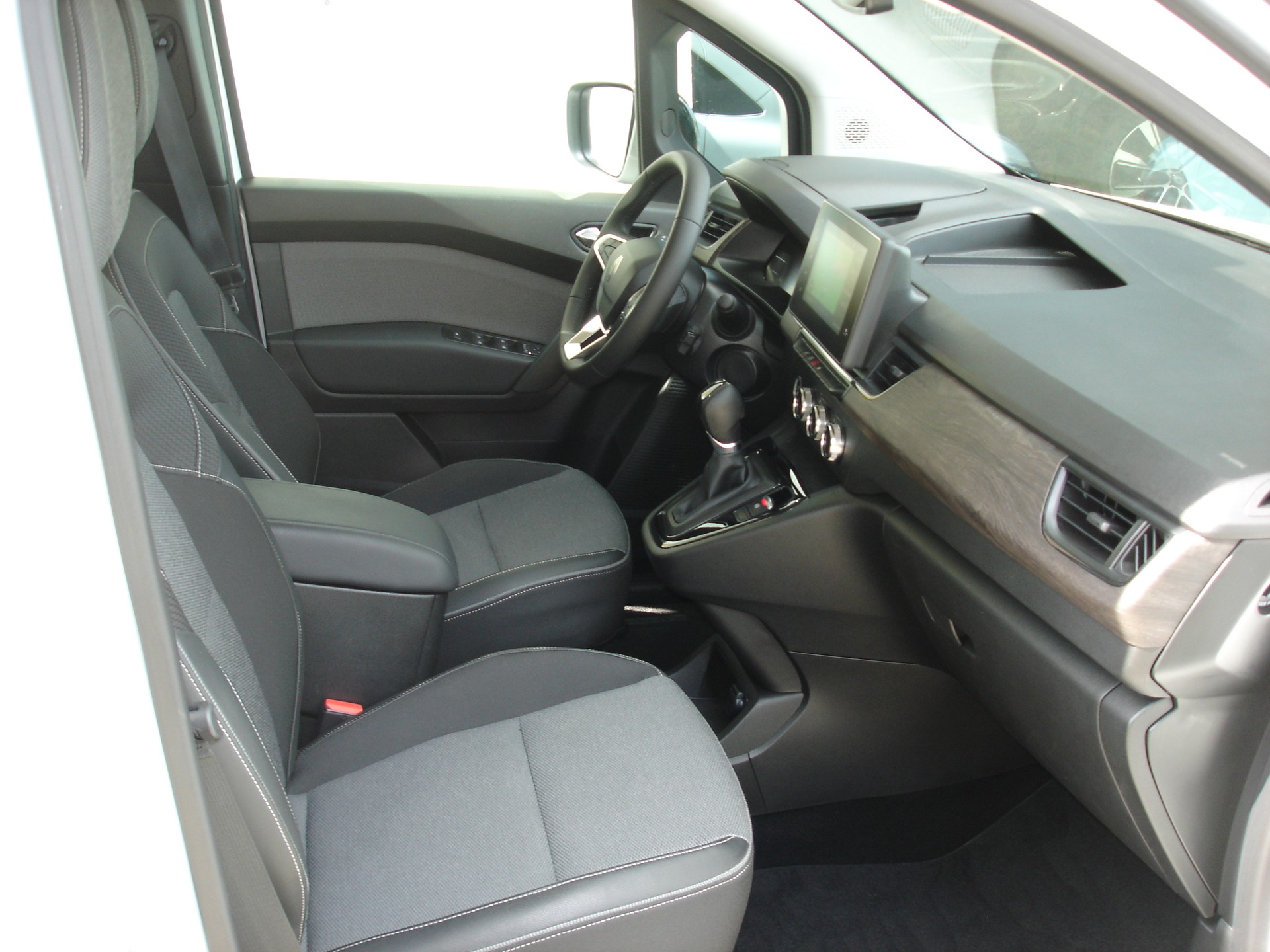 RENAULT Kangoo 1.3 TCe 130 PF Techno EDC-image-9