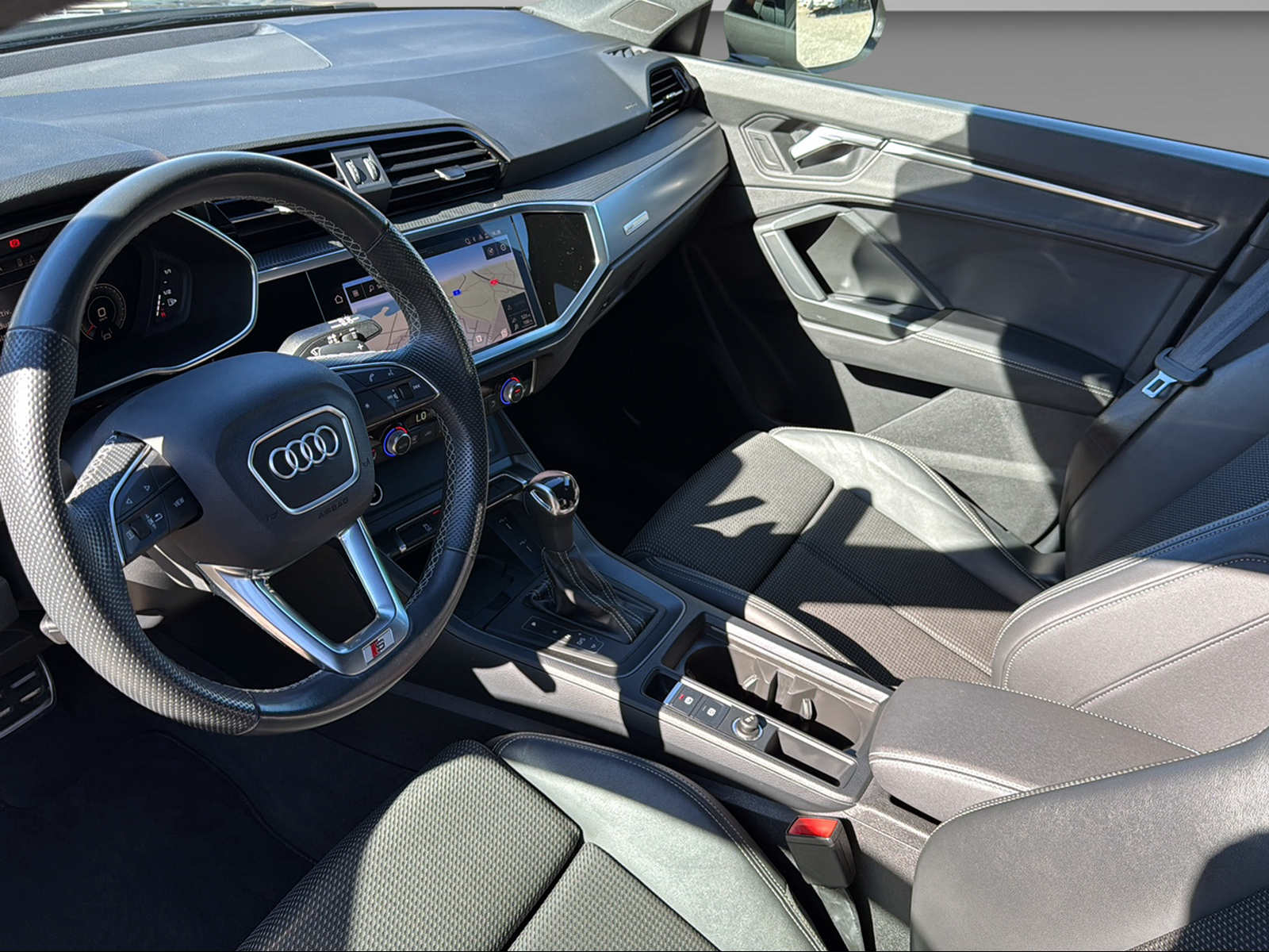 AUDI Q3 1.5 35 TFSI S line S-Tronic-image-12