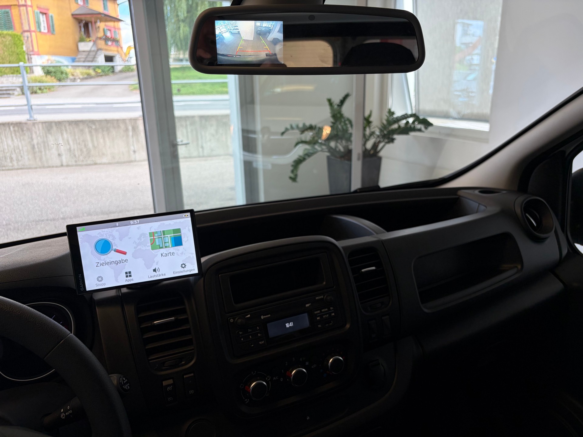 RENAULT Trafic 2.0 ENERGY dCi145 3.0t Business L1H1 A-image-10